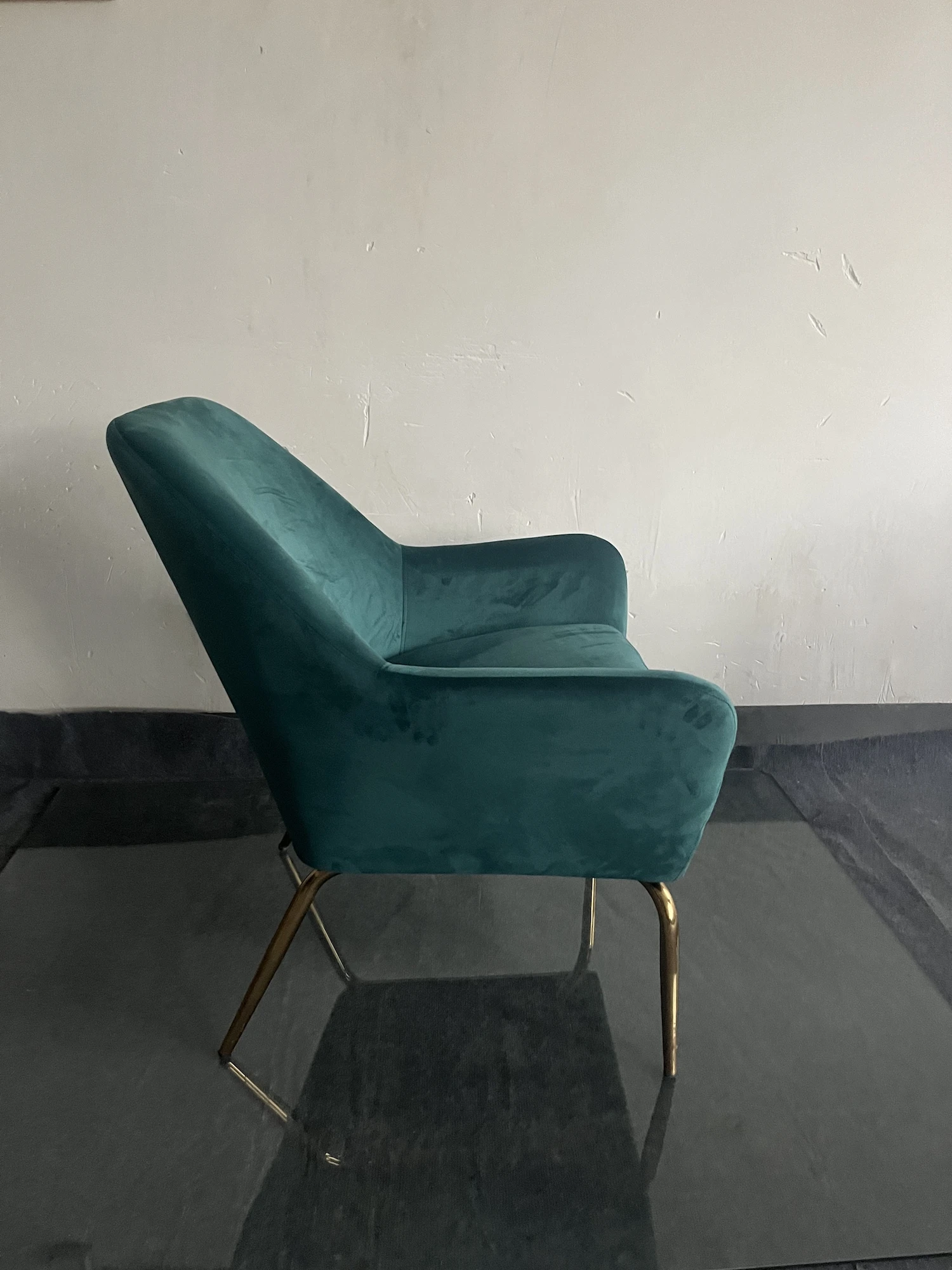 Wholesale Modern Luxury Velvet Fabric Upholstered Golden Legs Velvet Armchair Sofa Chairs comfort accent chair