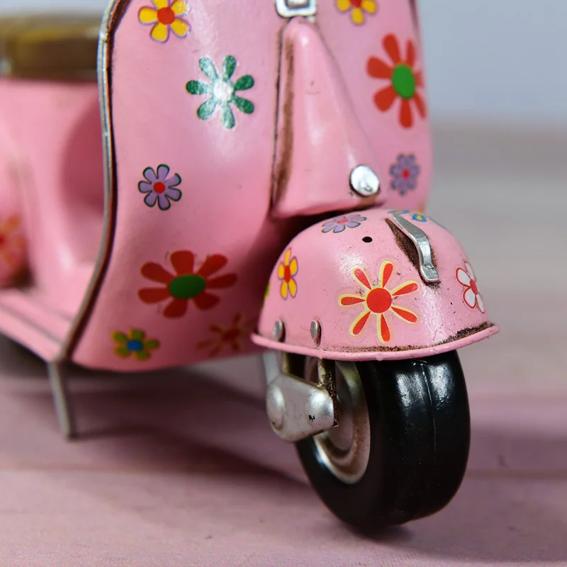 Classical Iron Scooter Model of Ladies Shop Decoration Design, Crafts Decoration