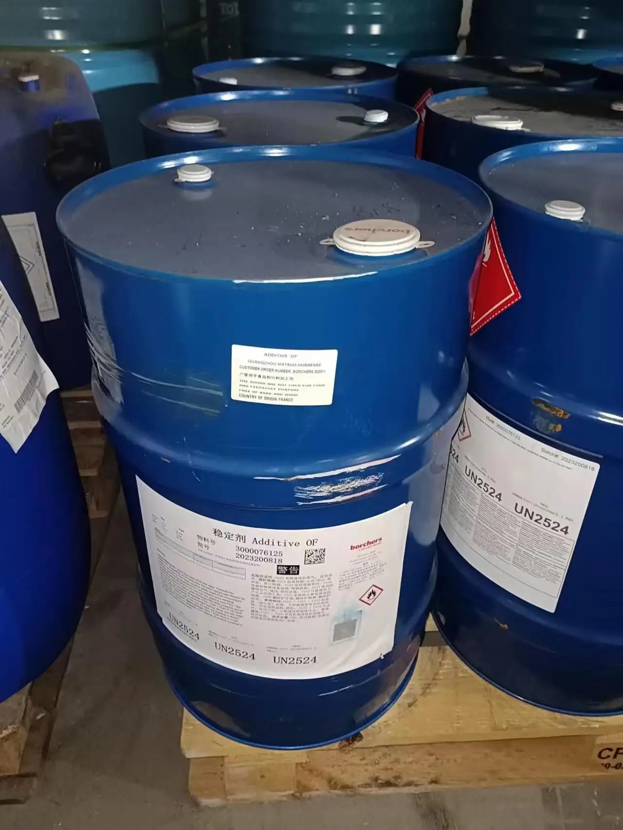 Stabilizer/dehydrator for solvent based polyurethane coatings 100% activity