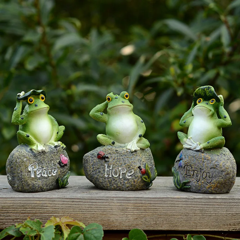 Novelty Design Resin Animal Sculpture Ornaments Frog-shaped Garden Decorations Resin Frog Sitting On the Stone Resin Crafts