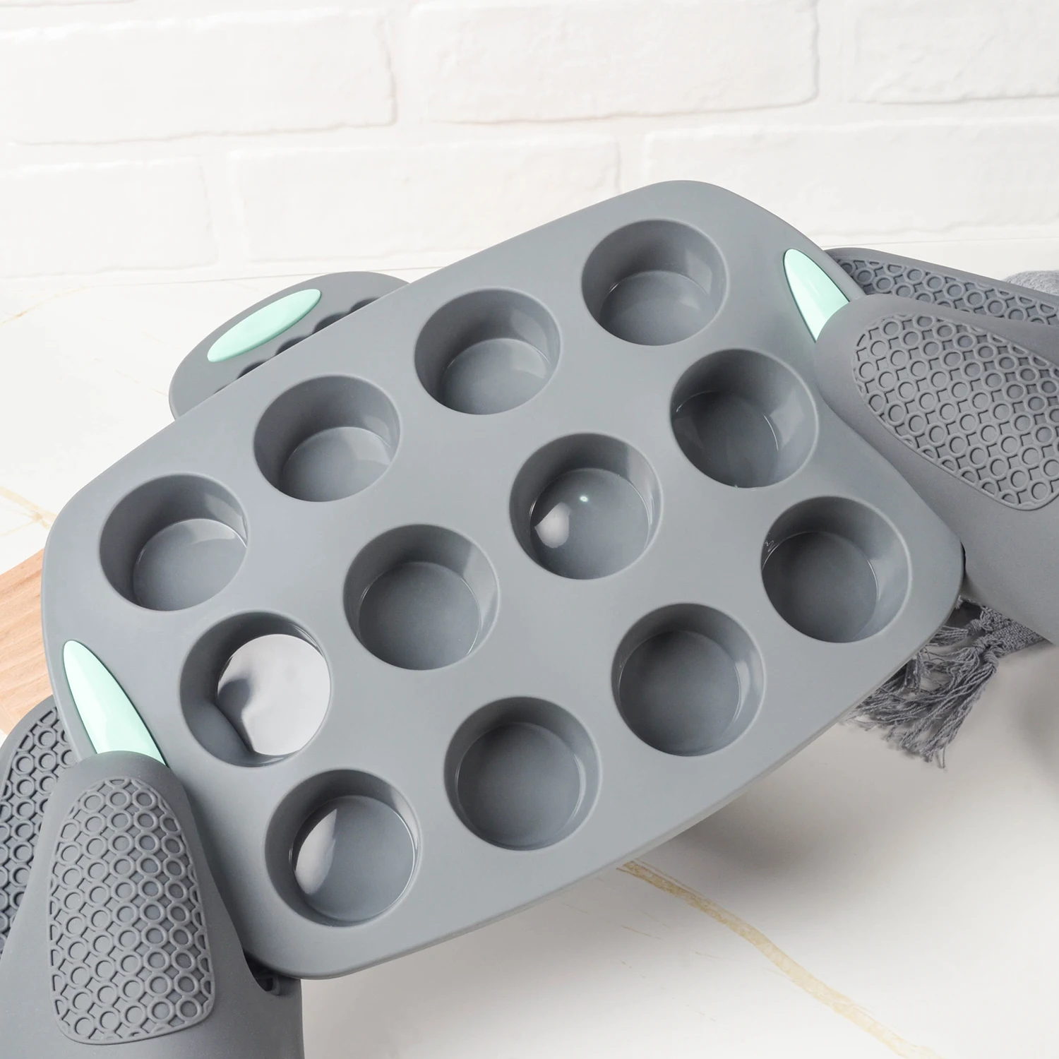 Hot Selling E-commerce mini muffin pan Custom 12 Holes Round Shape Silicone Cupcake Mold Mould For Making Bread Home Kitchen