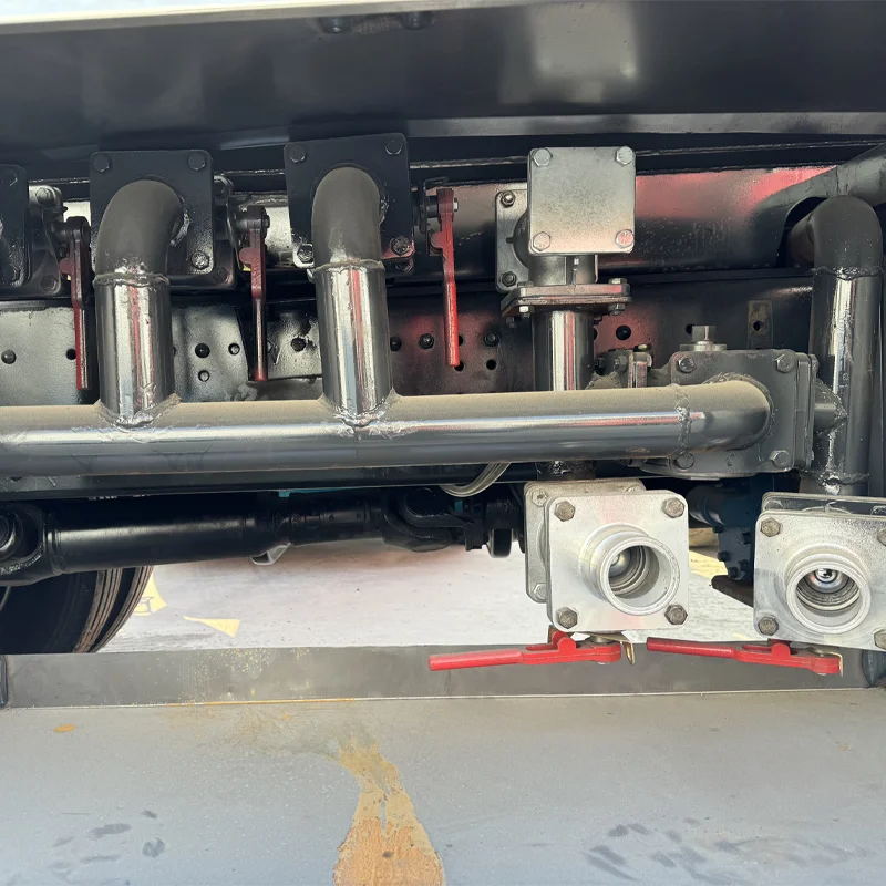 High quality 430hp original engine Oil delivery tanker 25000L 6x4 shacman fuel tank truck