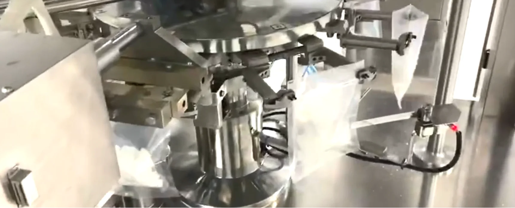 High-speed automatic suction nozzle stand-up pouch laundry detergent filling machine