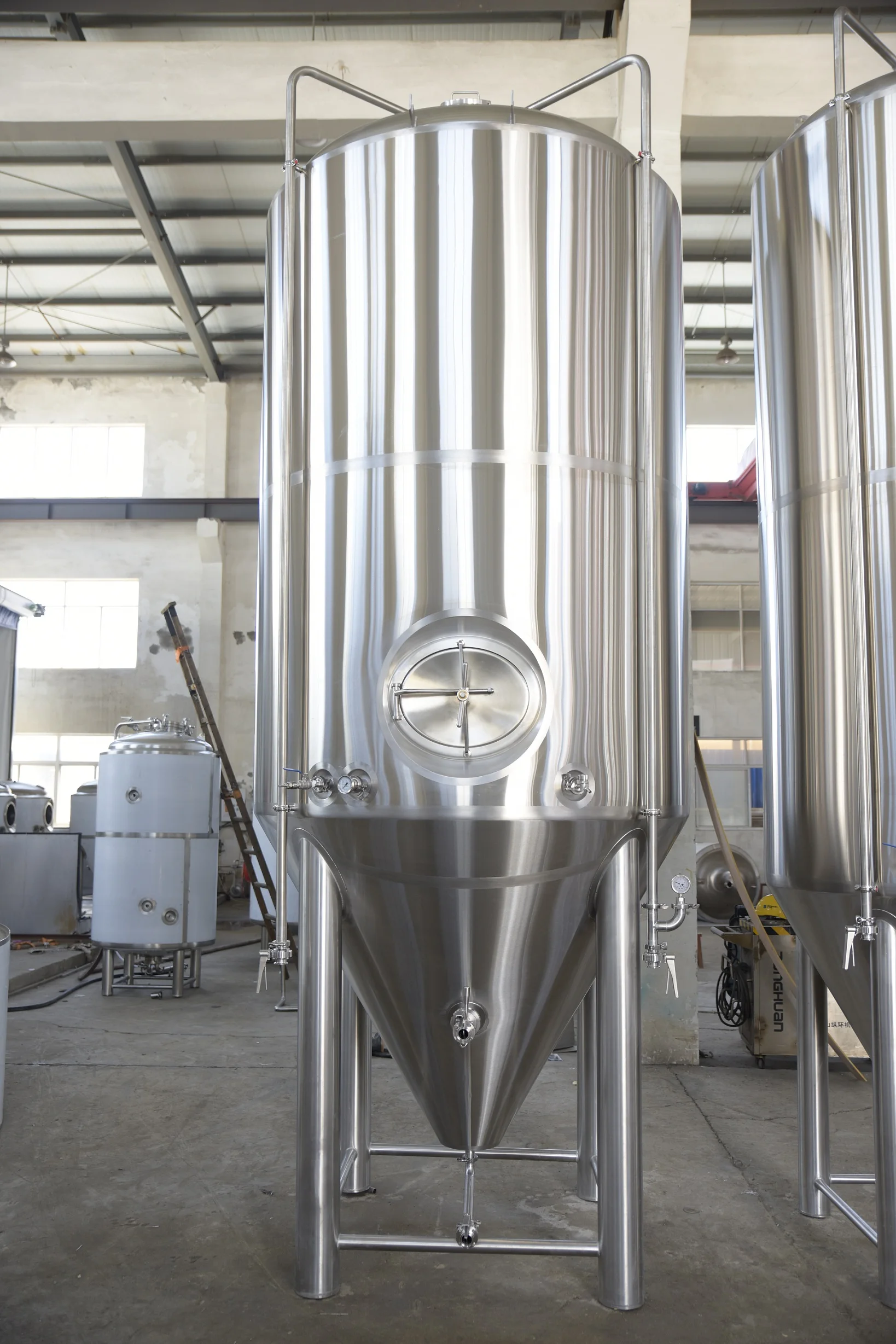 1500L 15HL Micro Winery Equipment 304 Stainless Steel Cooling Jacketed Wine Fermentation Tank