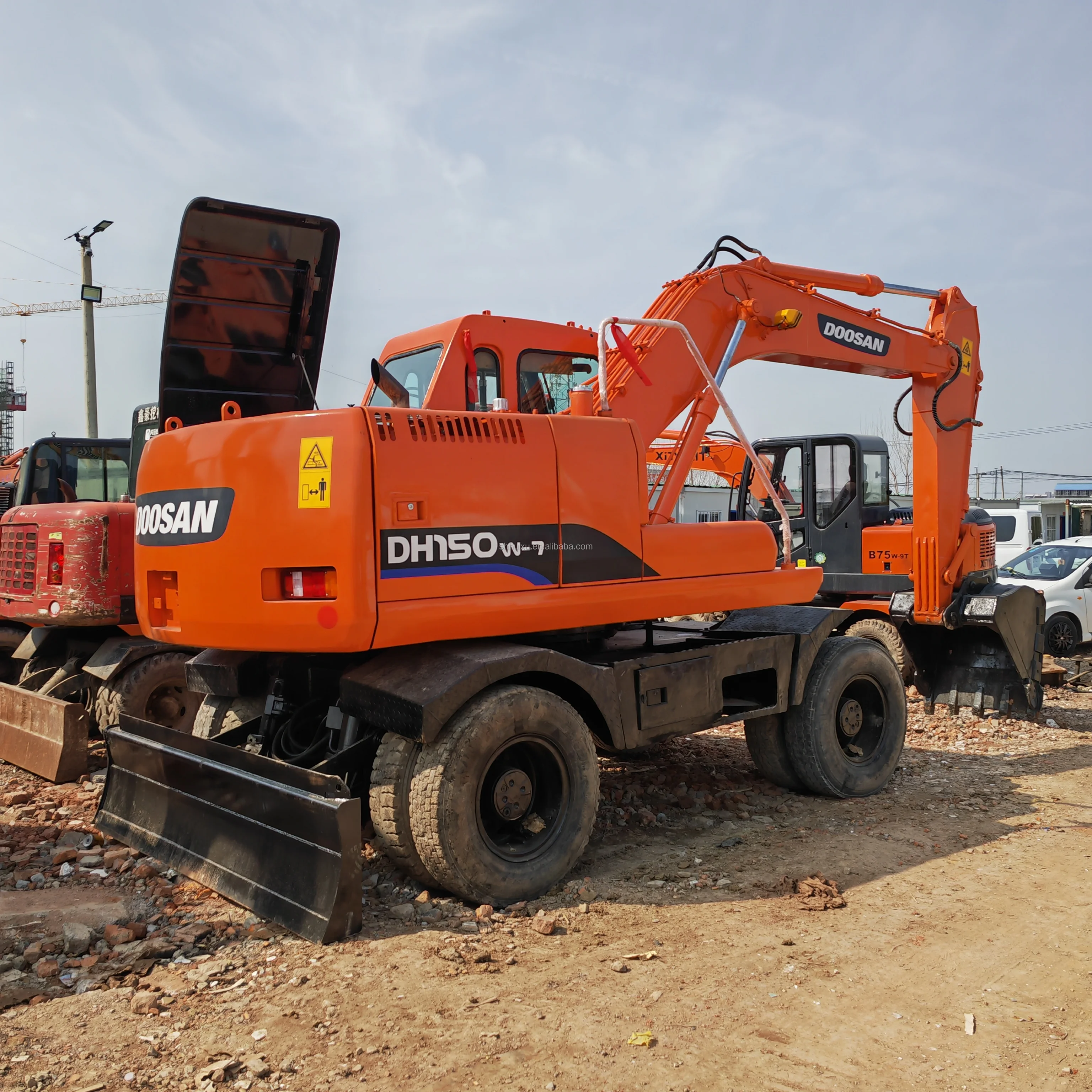 90 new Wheeled excavator second hand DOOSAN DH150W-7 Cheap 4-wheeled used digger DOOSAN DH150W-7