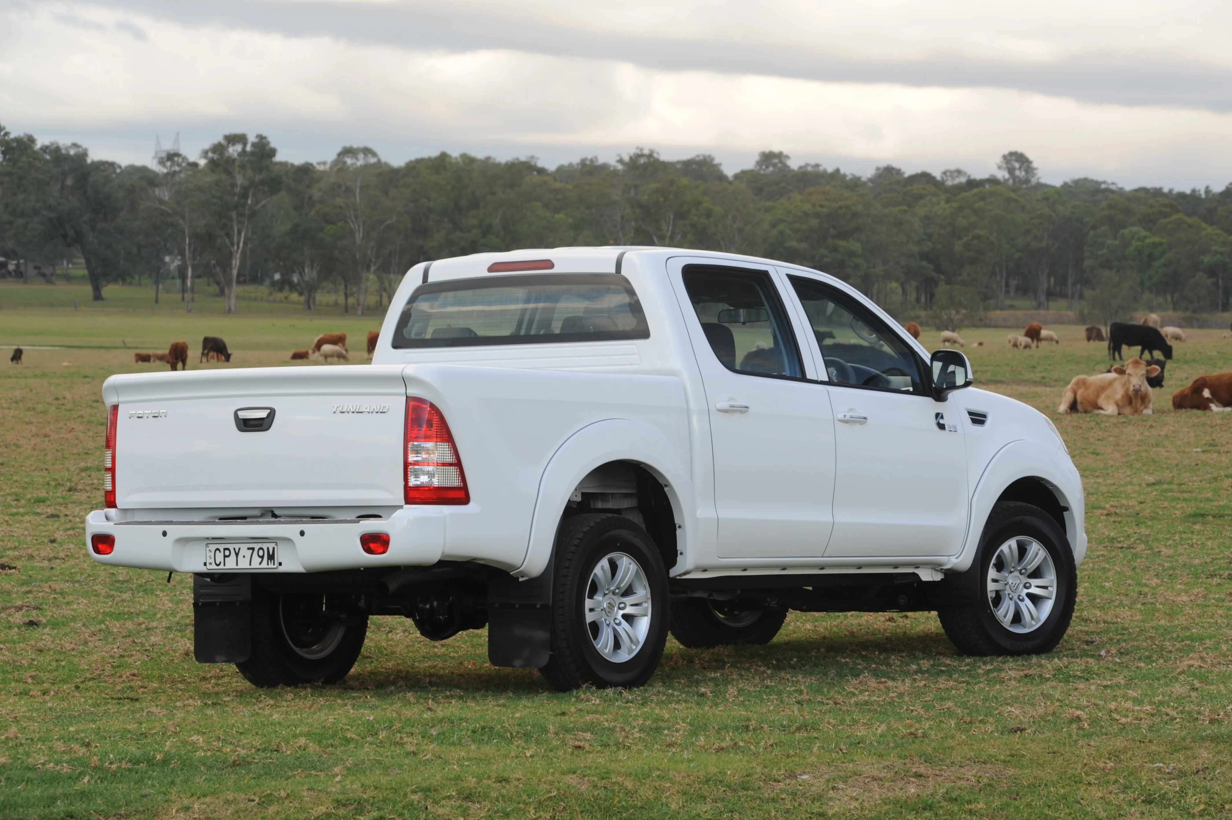 
FOTON TUNLAND 4X2 PICKUP WITH 2.4L GASOLINE ENGINE 