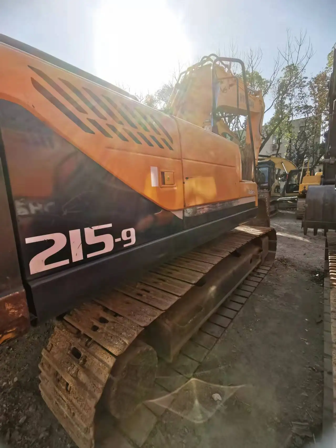 Экскаваторы ГУСЕНИЧНЫЕ 21 т Hyundai 215-9