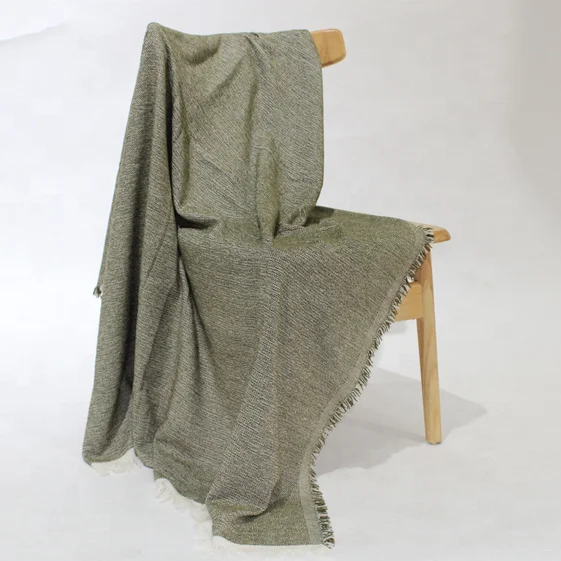 Factory hot sale chenille polyester blanket soft throw blanket with tassels custom wholesale moving blankets