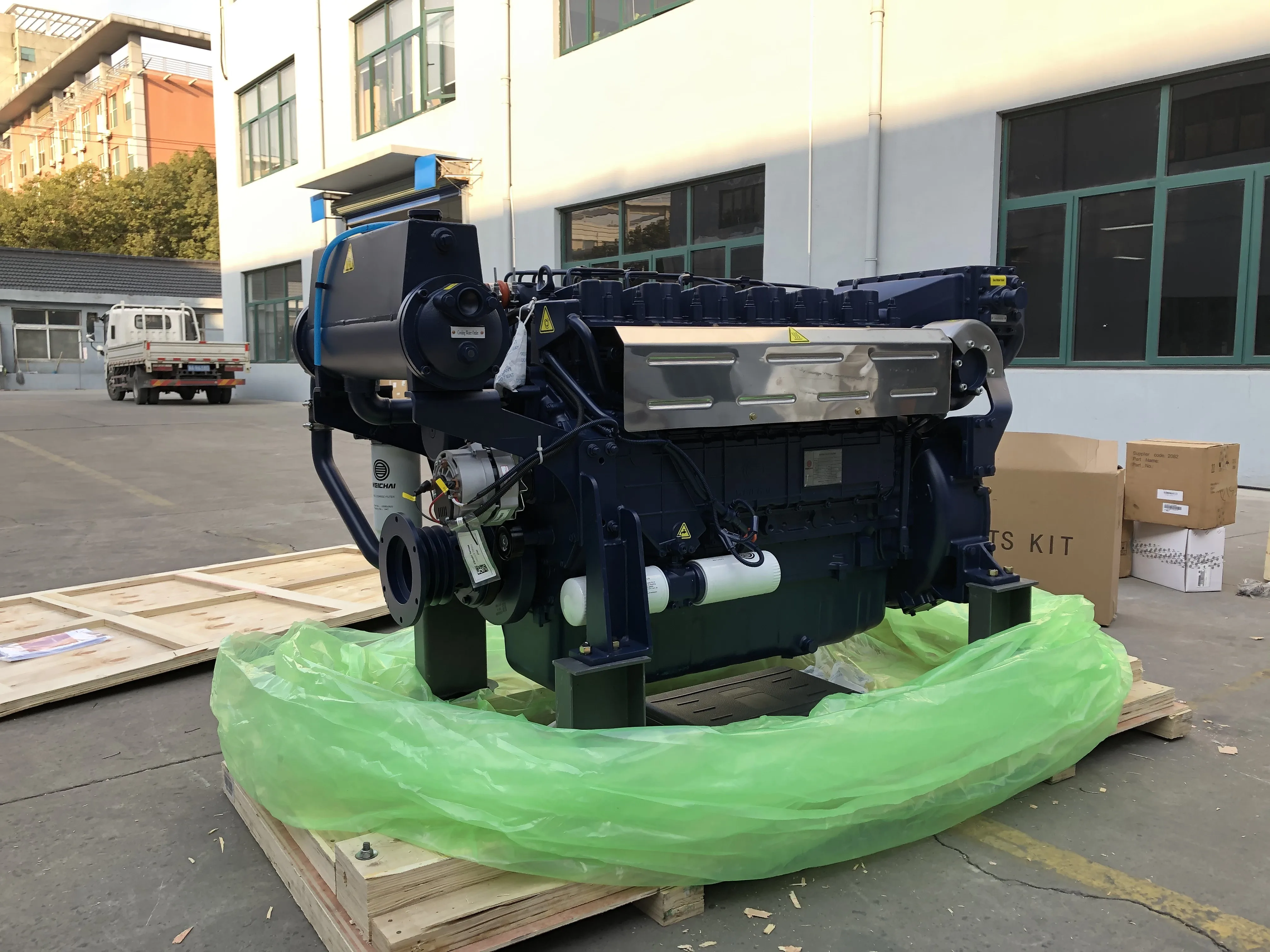 High quality and brand new 4 stroke 6 cylinder Weichai Marine Diesel Engine WD12C327-18