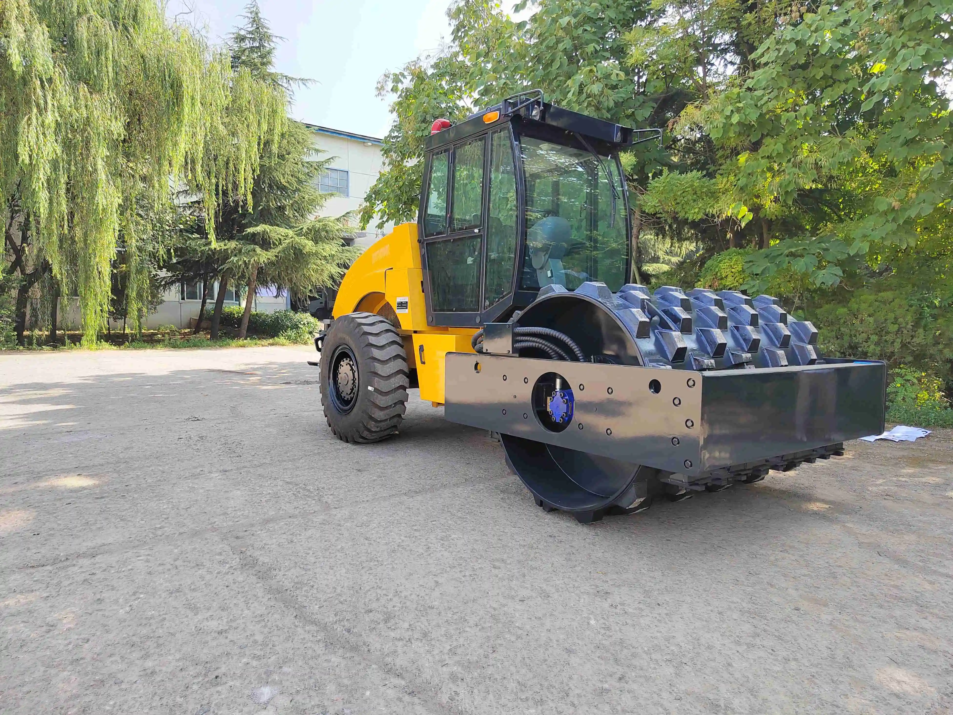 China Single drive road machinery single drum full hydraulic  10 ton 12 ton vibratory road roller