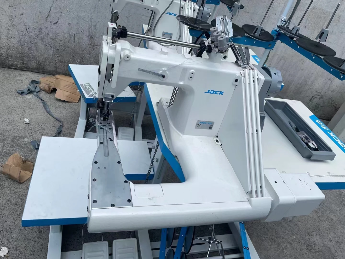 JACK JK-T9270D twin-needle 9280D three-needle chain feed arm sewing machine for sewing denim, shirts, raincoats, etc.