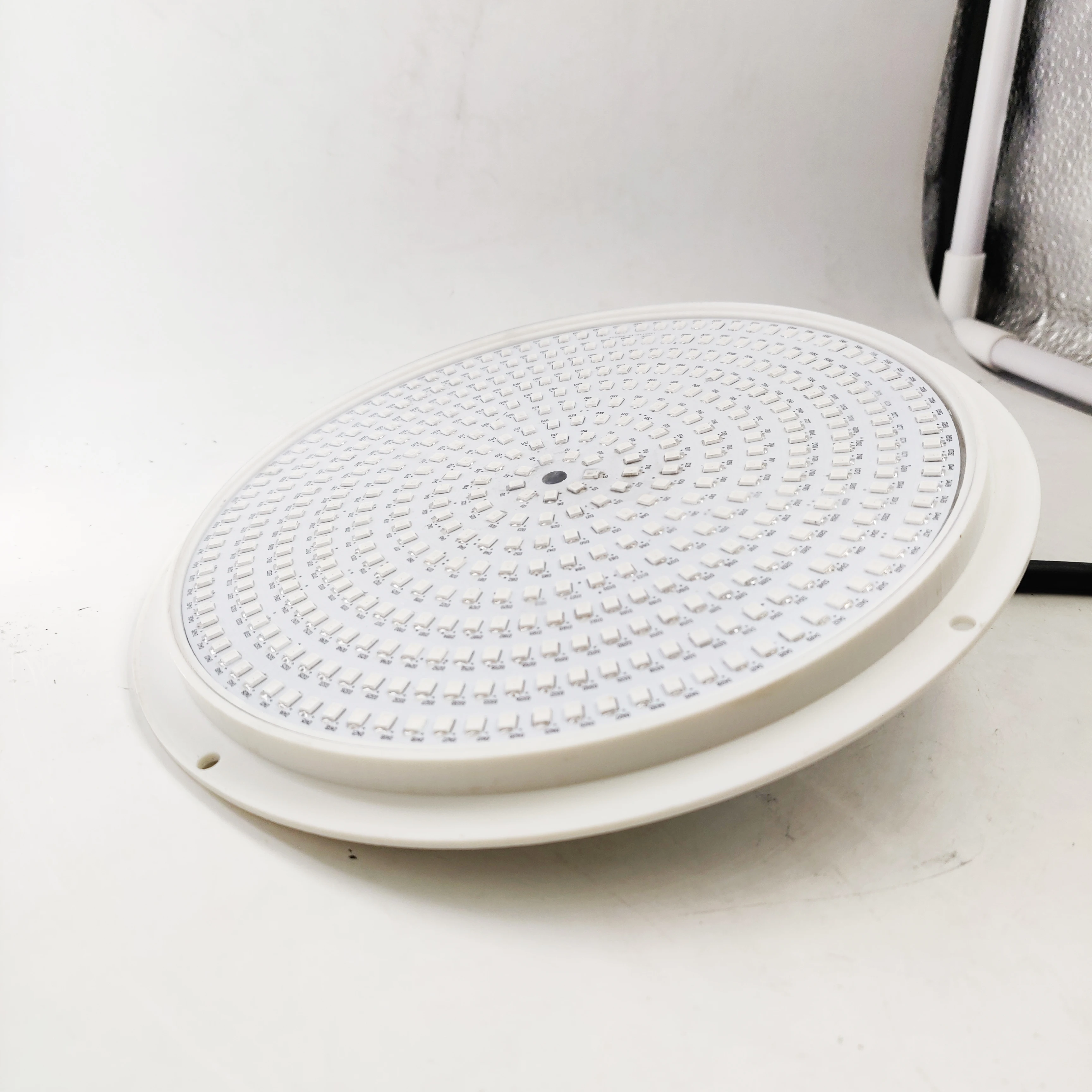 Pure White Color Temperature(CCT) and LED Light Source Underwater Submersible