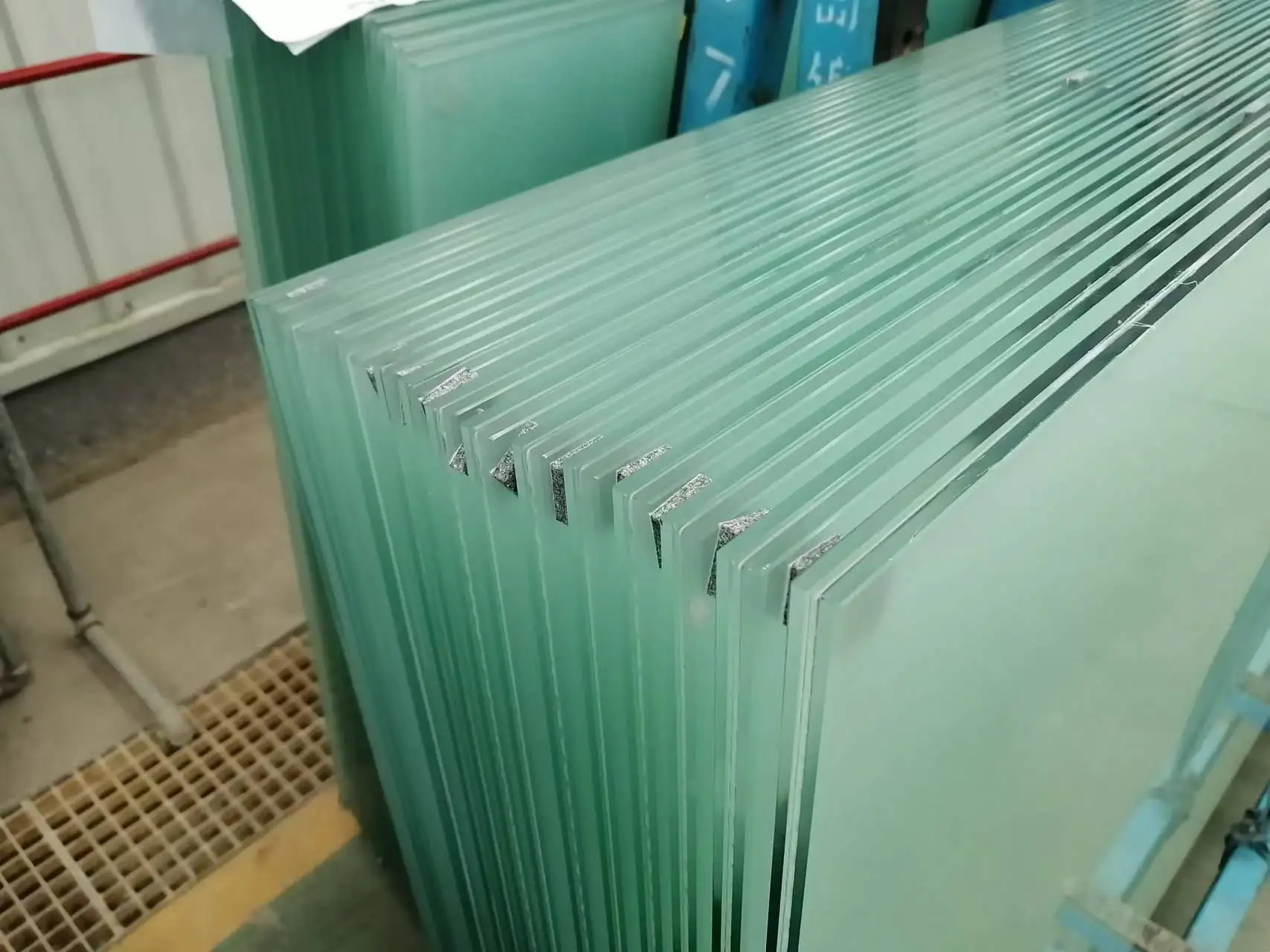 Manufacturer low price quality white window Pvb reflective three layer tempered laminated glass
