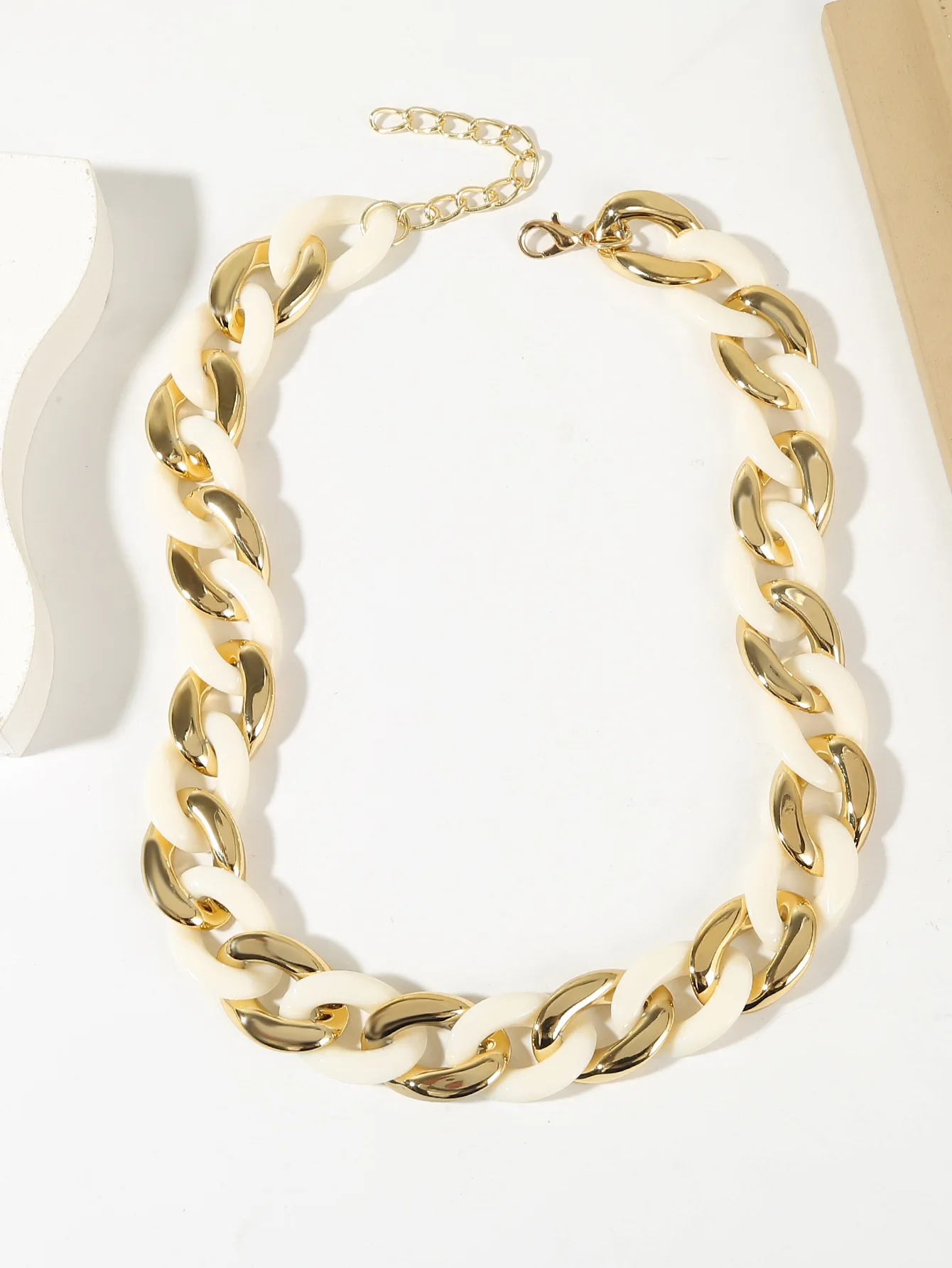 JUHU 2022 color acrylic necklace women metal rock punk thick fashion chain necklace hip hop style jewelry wholesale