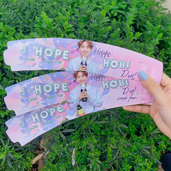 QC0310 Custom Pvc Transparent Plastic 9oz 10oz Cup Sleeves with Gift Heat Insulation Paper Cup Holder Hot Custom Kpop Cupsleeve