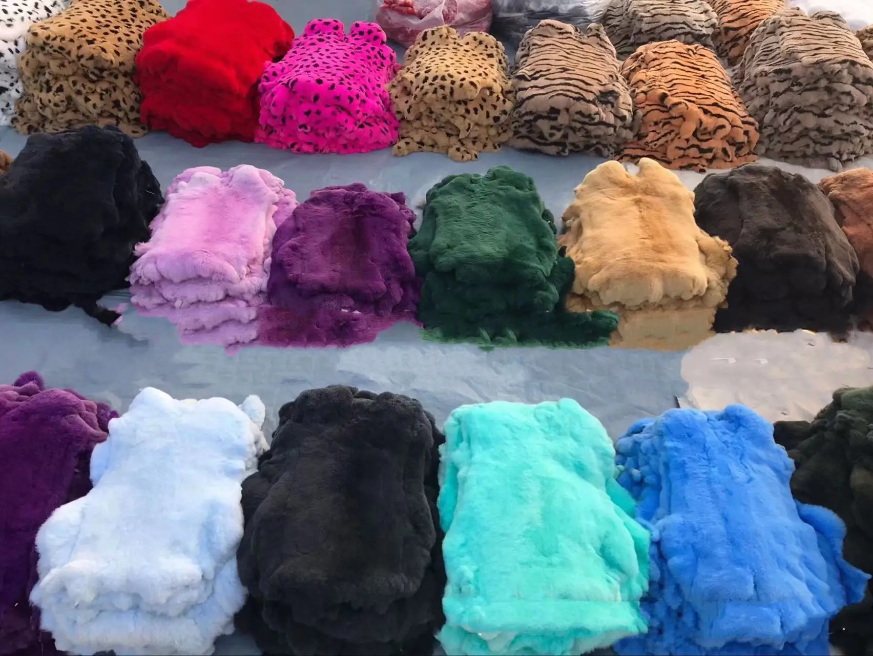 Wholesale Top Quality Cheap Price Natural Dyed Color Rex Rabbit Fur Skin Pelts for Women Coat Trim Collar Bag