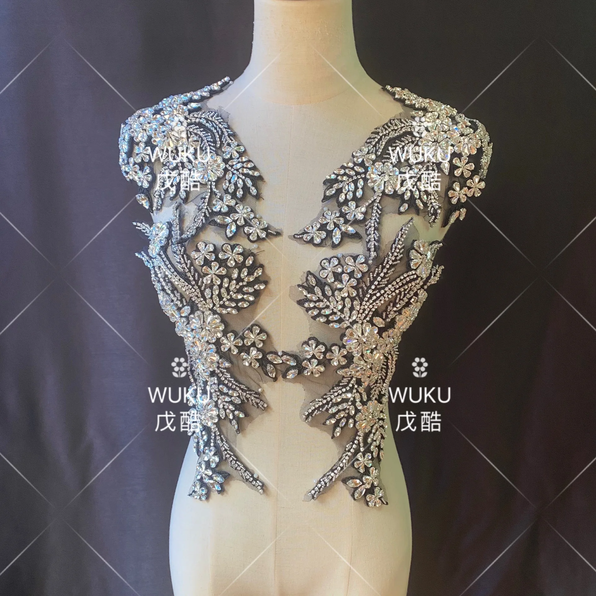 Аппликация из хрустального кружева с черным кружевом