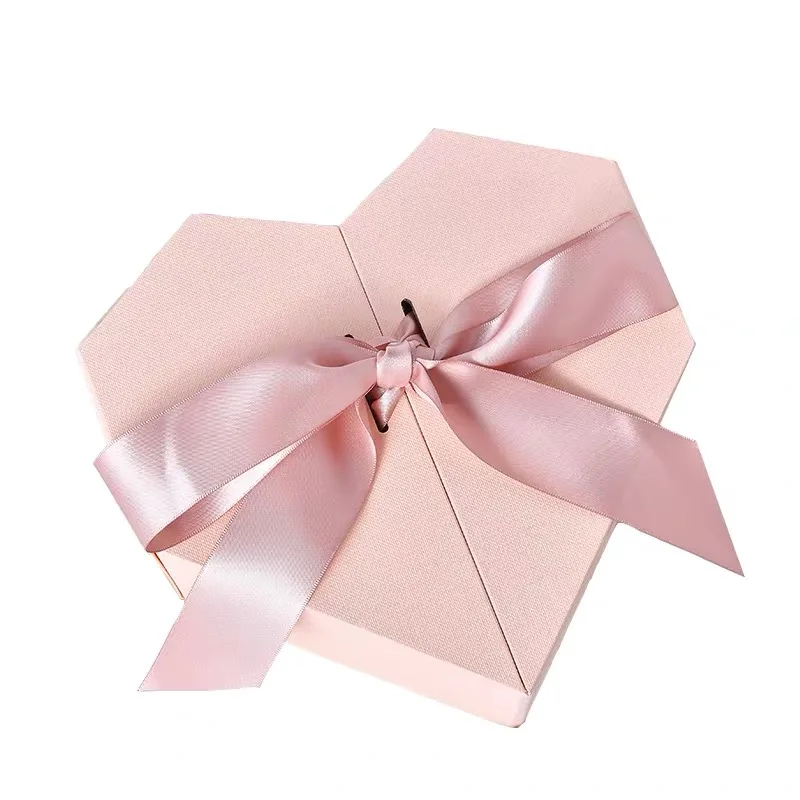 Customized Special Luxury Chocolate Heart Shape Dipped Strawberries Cartoon Candy Box for Chocolate Kraft Paper Food Carton