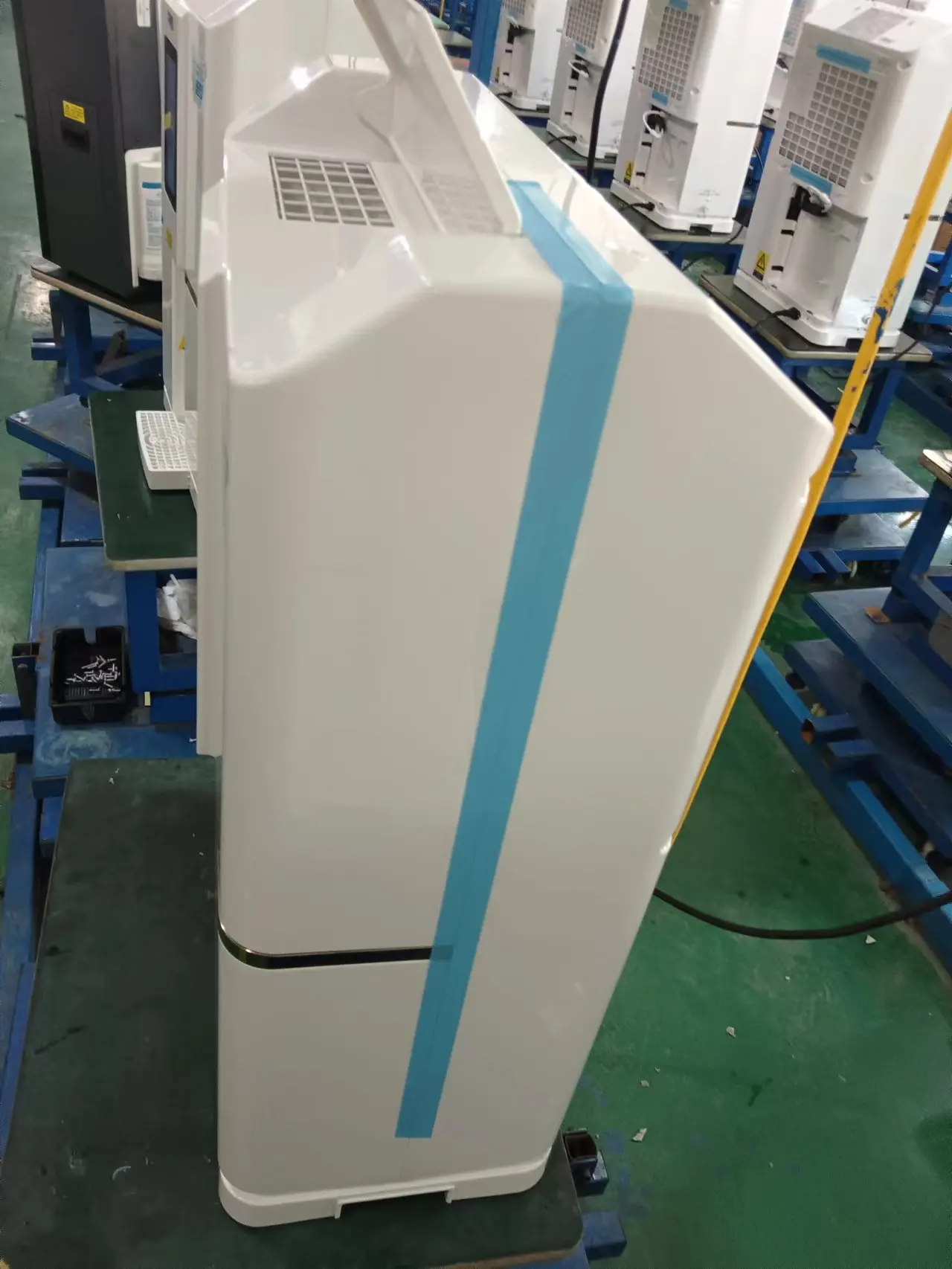 Household Atmospheric water generator Harvesting water from the air 20 Liters per day IOT technology