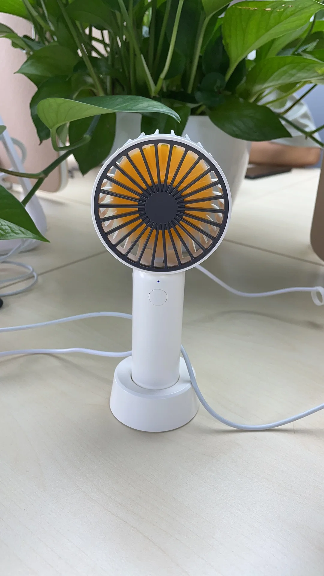 Lightweight Base Portable Fan 3-Wind Speed Handheld USB Rechargeable Mini Fan