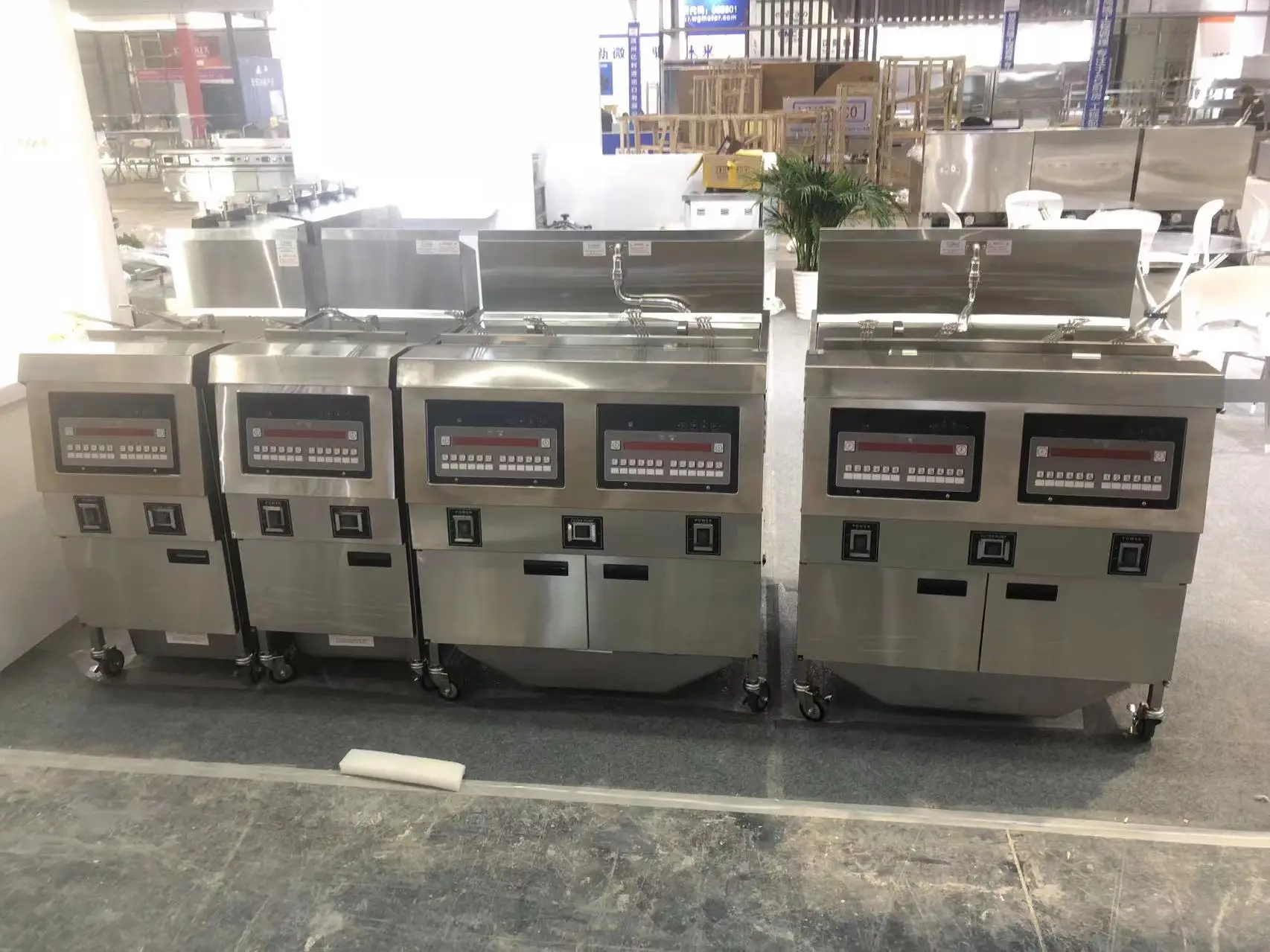 Henny Penny PFE500 4-Head Electric Pressure Fryer with Computron 8000 Controls - 3 Phase