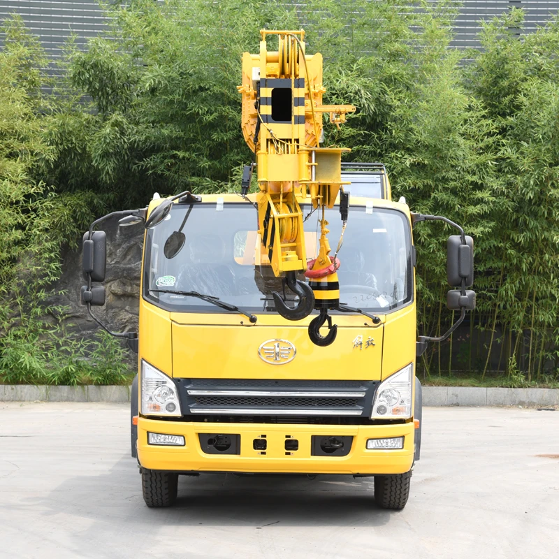 Low price small truck cranes truck with crane 10 tons mini truck telescopic crane for sale