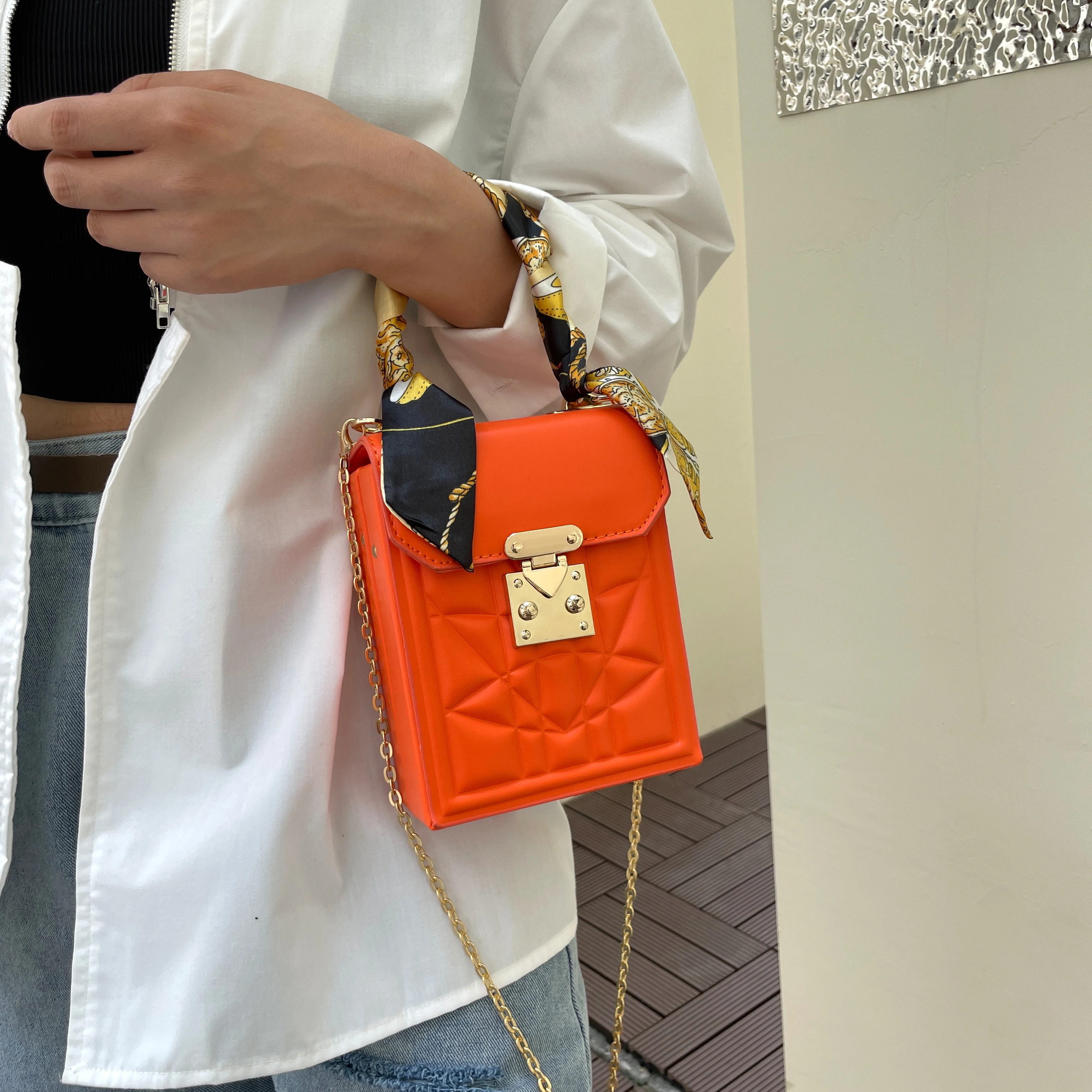 2022 New Summer Scarf Top Handle Fashion Box Bag Chain Lady Crossbody Purse Handbag