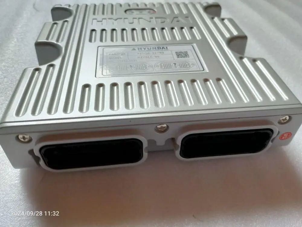 R220LC-9S Controller Panel Computer Board Electronic Control 21Q6-32780