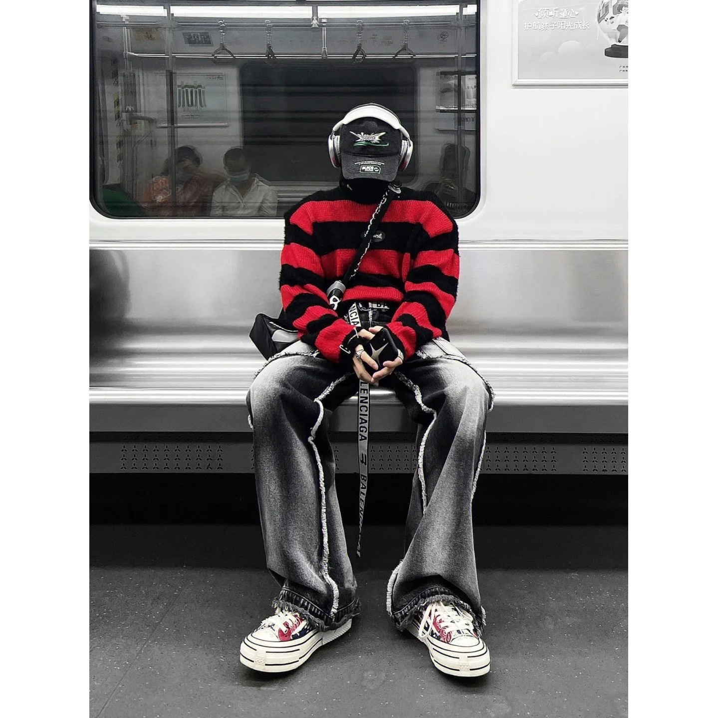 Manufacturer blue black raw edge middle white side black customized denim jeans