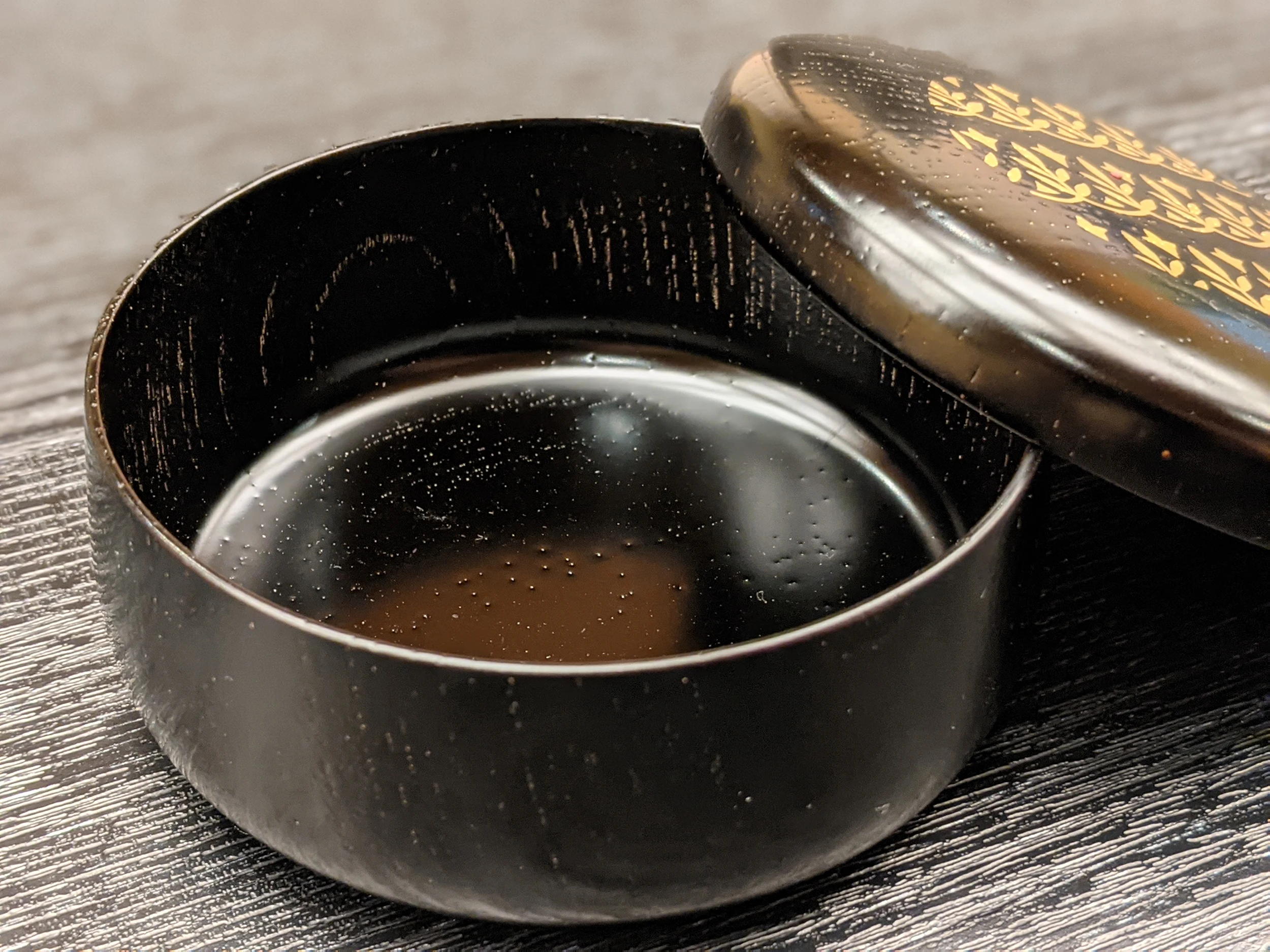 Small candy confectionery container as gifts for the aristocratic banquet