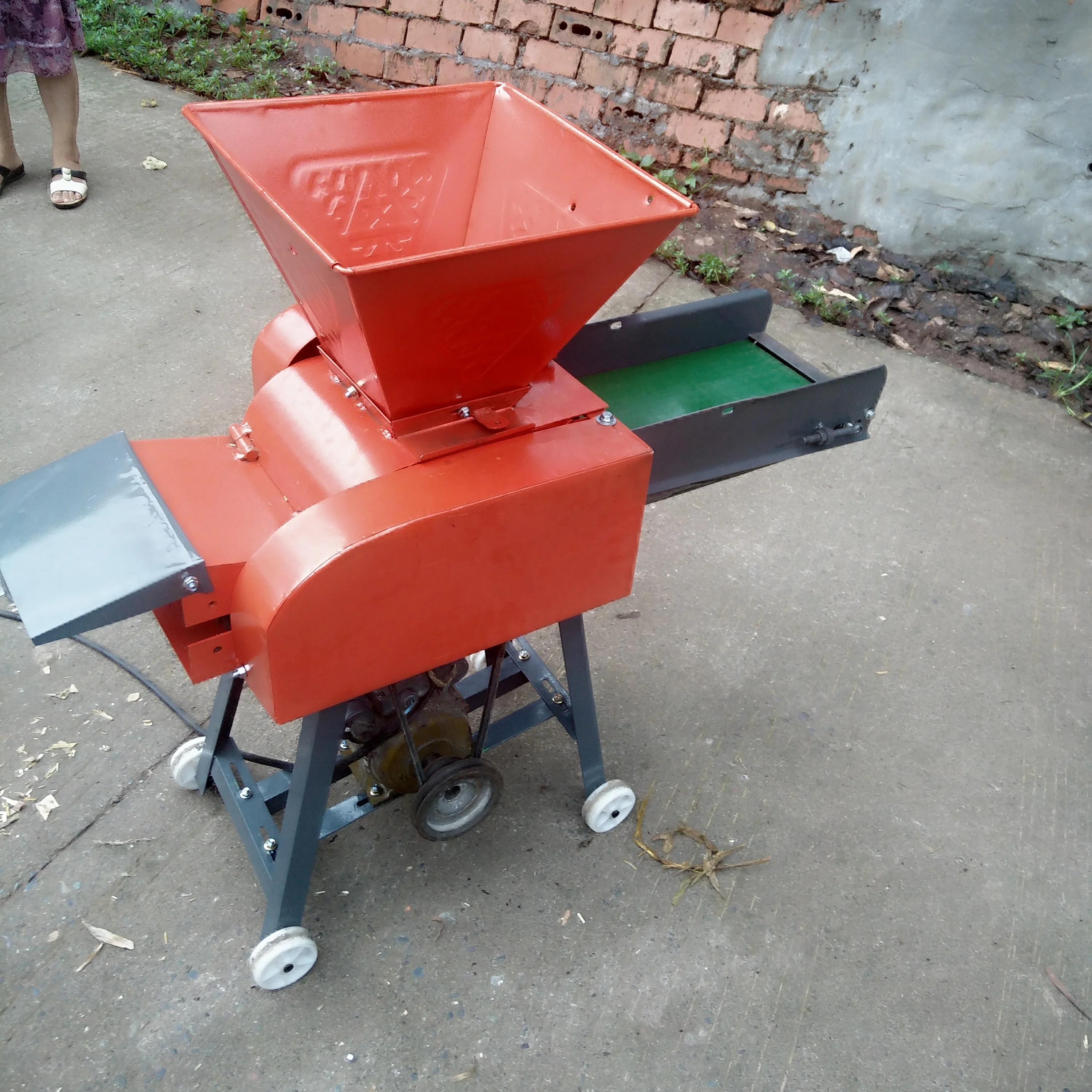 Newest small electric cow feed grass cutter machine  price chaff cutter for family