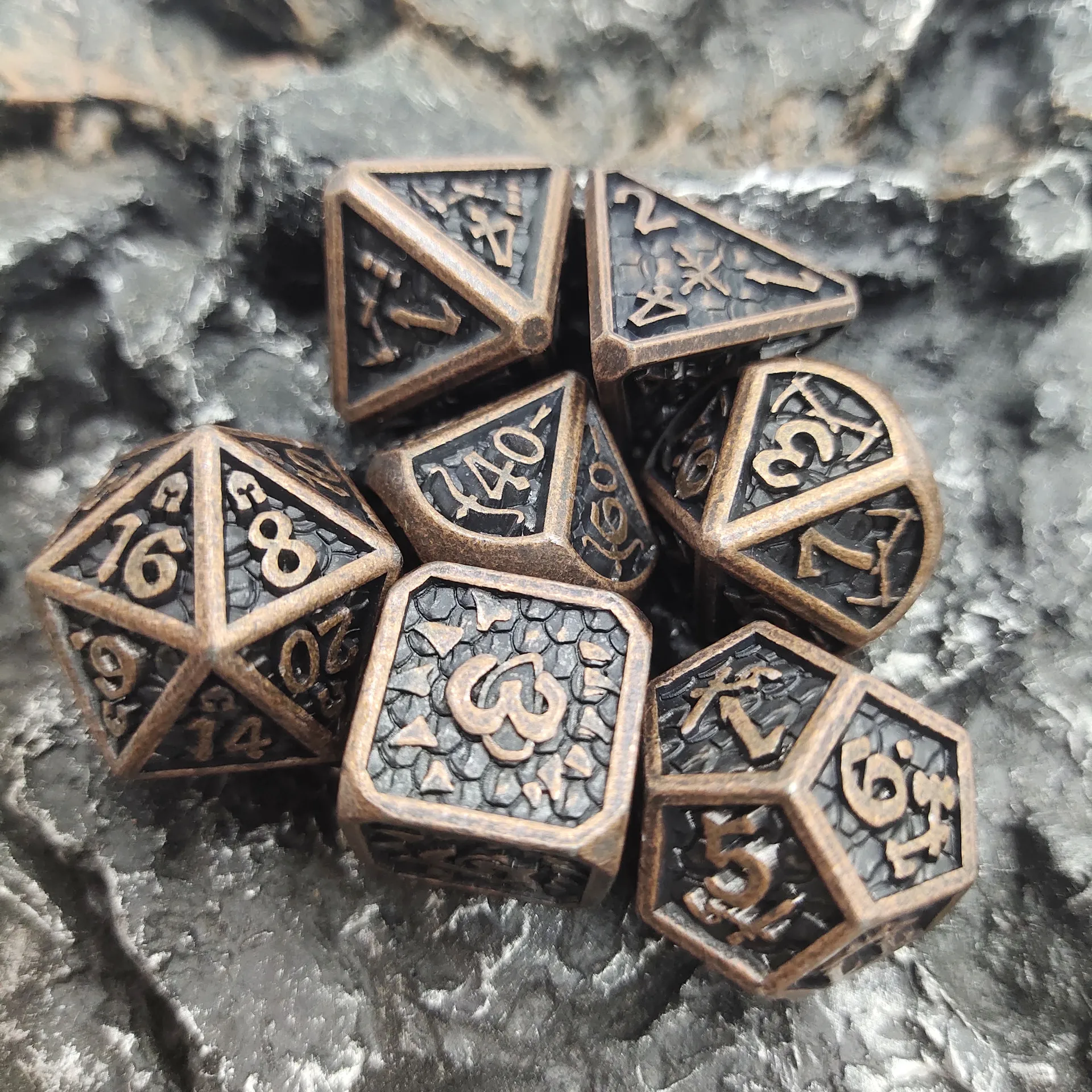 2025 new Cool dragon scales metal solid dice Set DND RPG Great Gift For Boys Girls