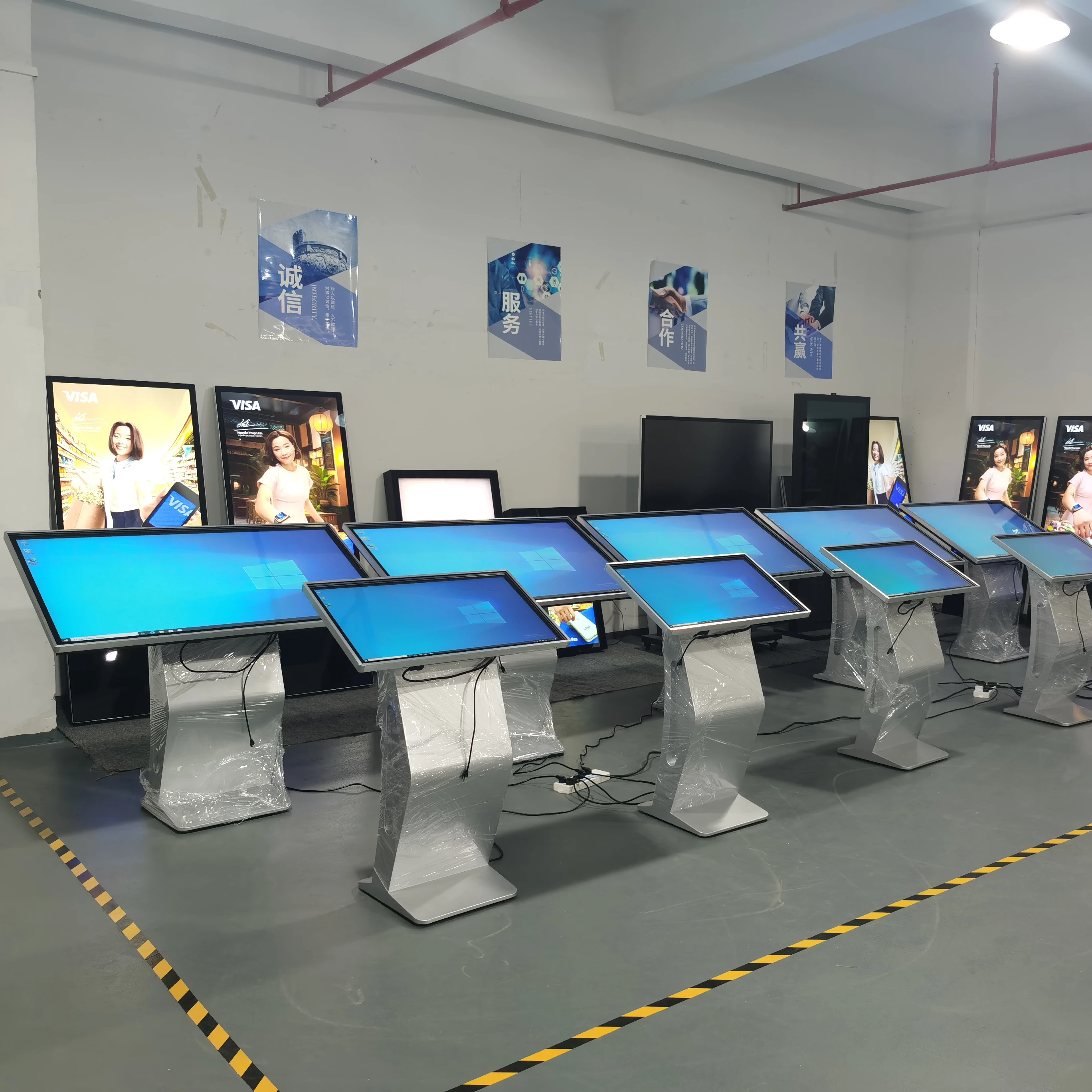 Wholesale price 32 43 49 55 65 inch interactive digital signage information all in one smart multi touch screen K type kiosk