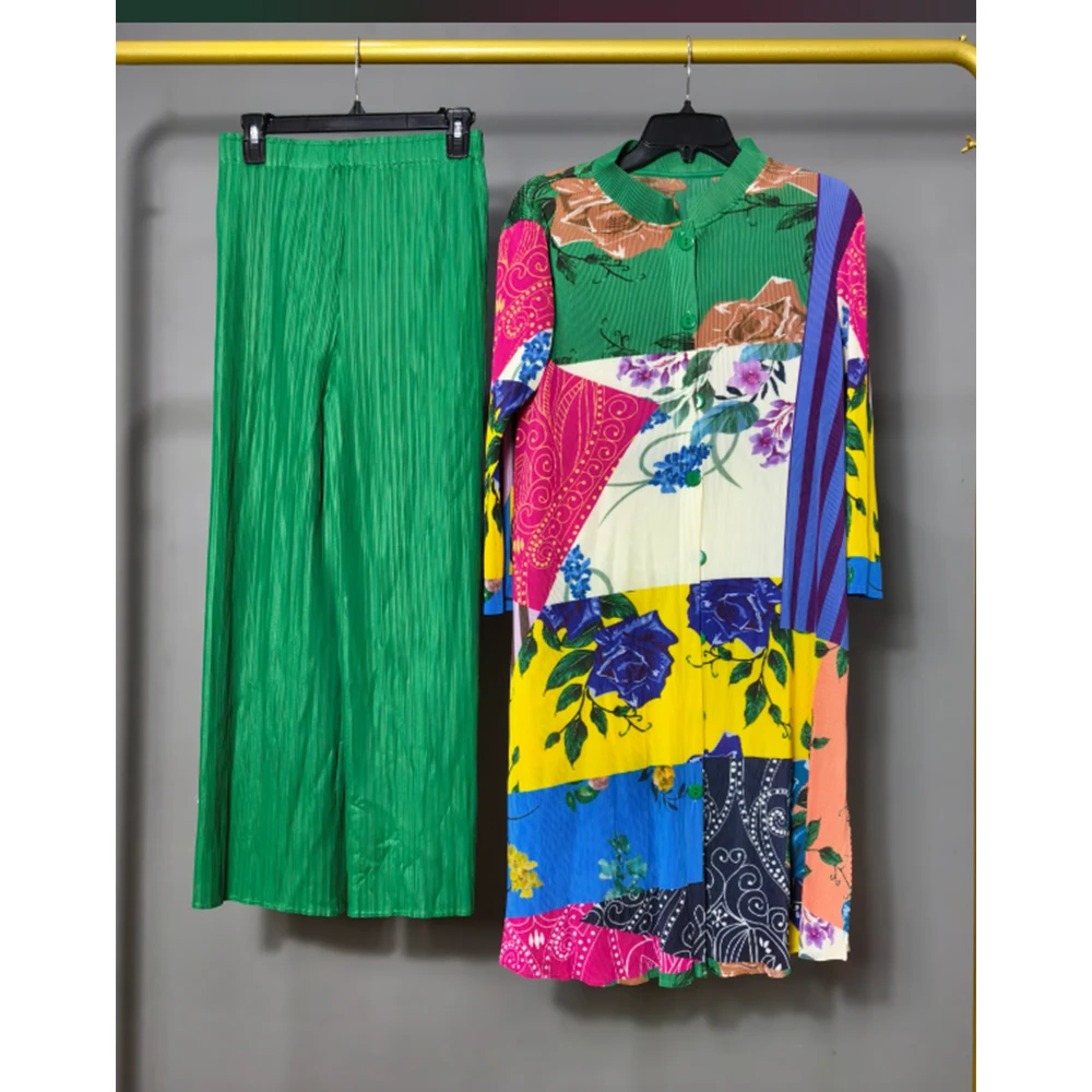 The latest unique designer printed 2 pieces Issey Miyake plus size pleated top loose loose skirt suit