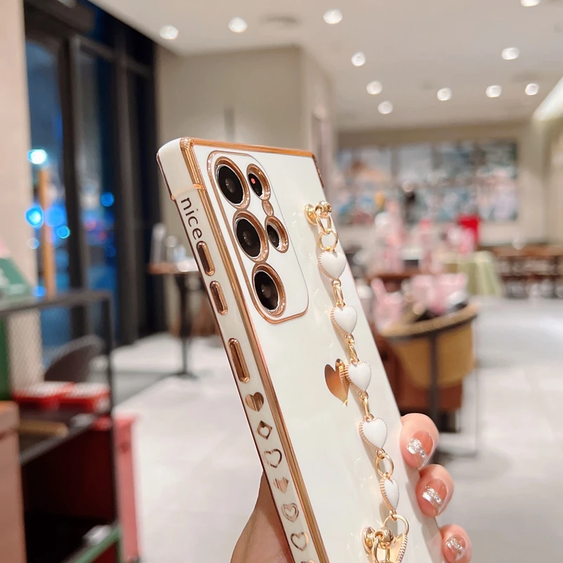 Plating Soft Silicone with Chain Back Cover Side Love Heart Bracelet Phone Case For Samsung Galaxy S22 Ultra A53 A52 S20 FE