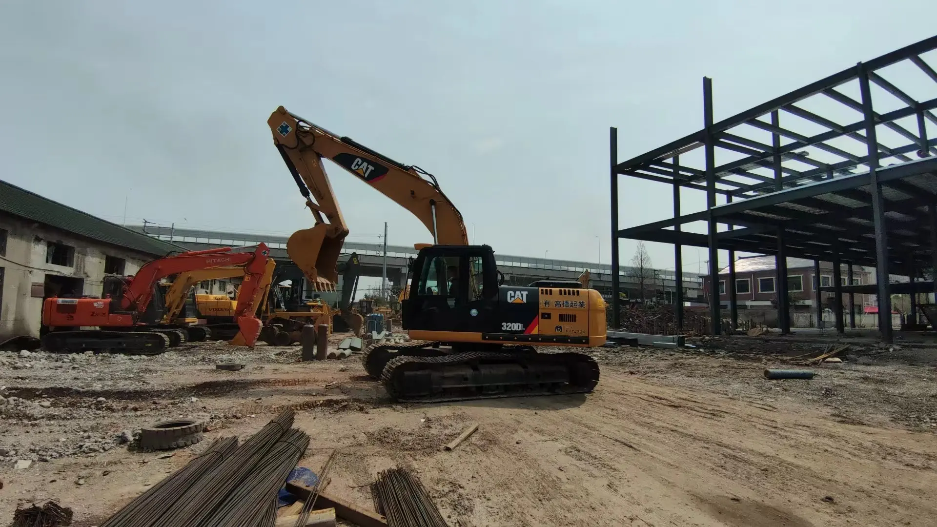 Japan made Caterpillar 320DL crawler excavator price ,Used 20ton Hydraulic digger 320D 320D2 320DL 320GC in Shanghai