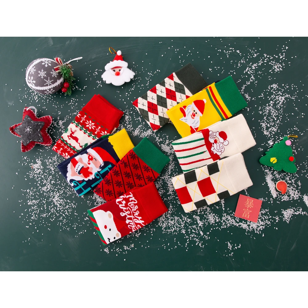 promotional cheap modern women crew festive bear 4 pairs in gift box women winter cute 2021 wholesale christmas socks set