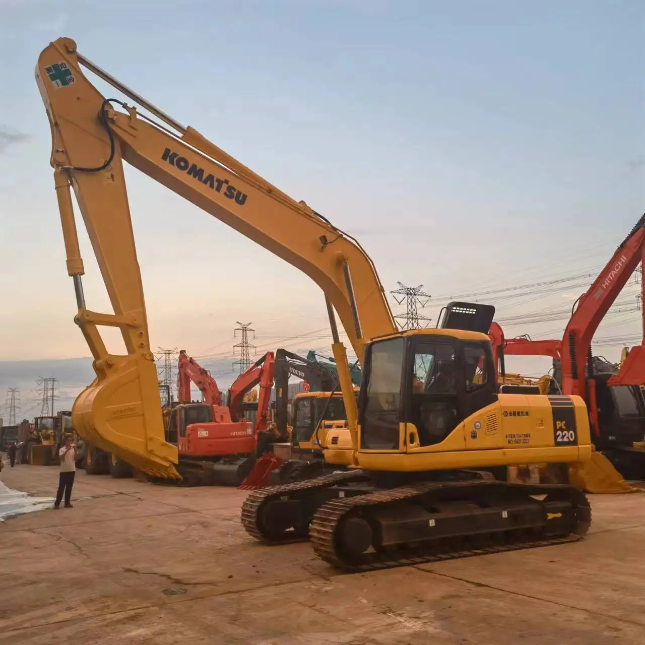 used Komatsu PC 220-7 excavator with good price excavator PC220-7 used Komatsu Excavator PC 220-7 with Good Price for sale