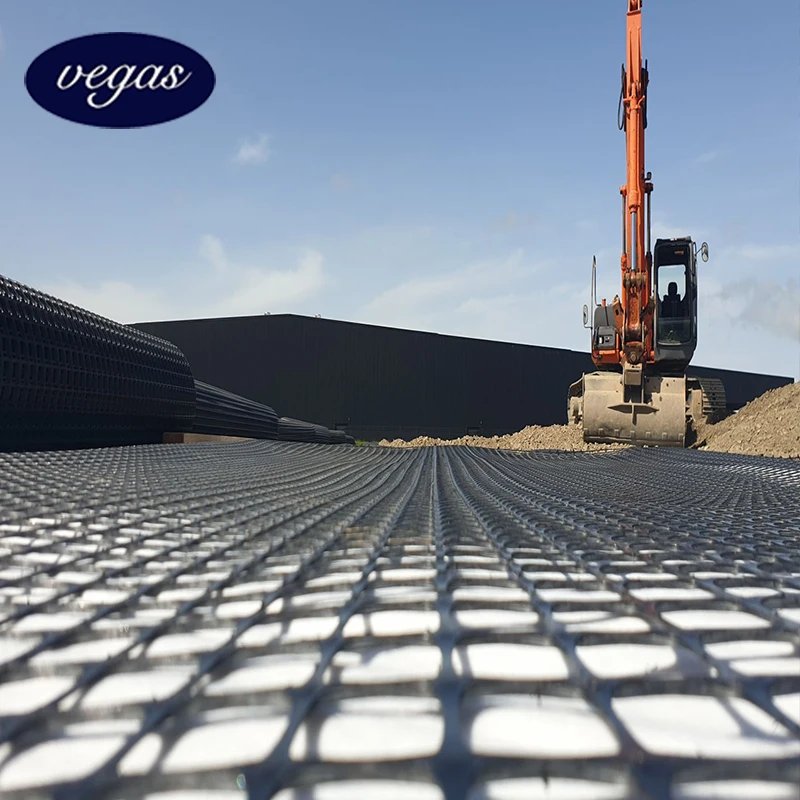 Vegas PP Biaxial Unixial Geogrid 35kn 15kn  Plastic fencing net for chicken farm geogrid price