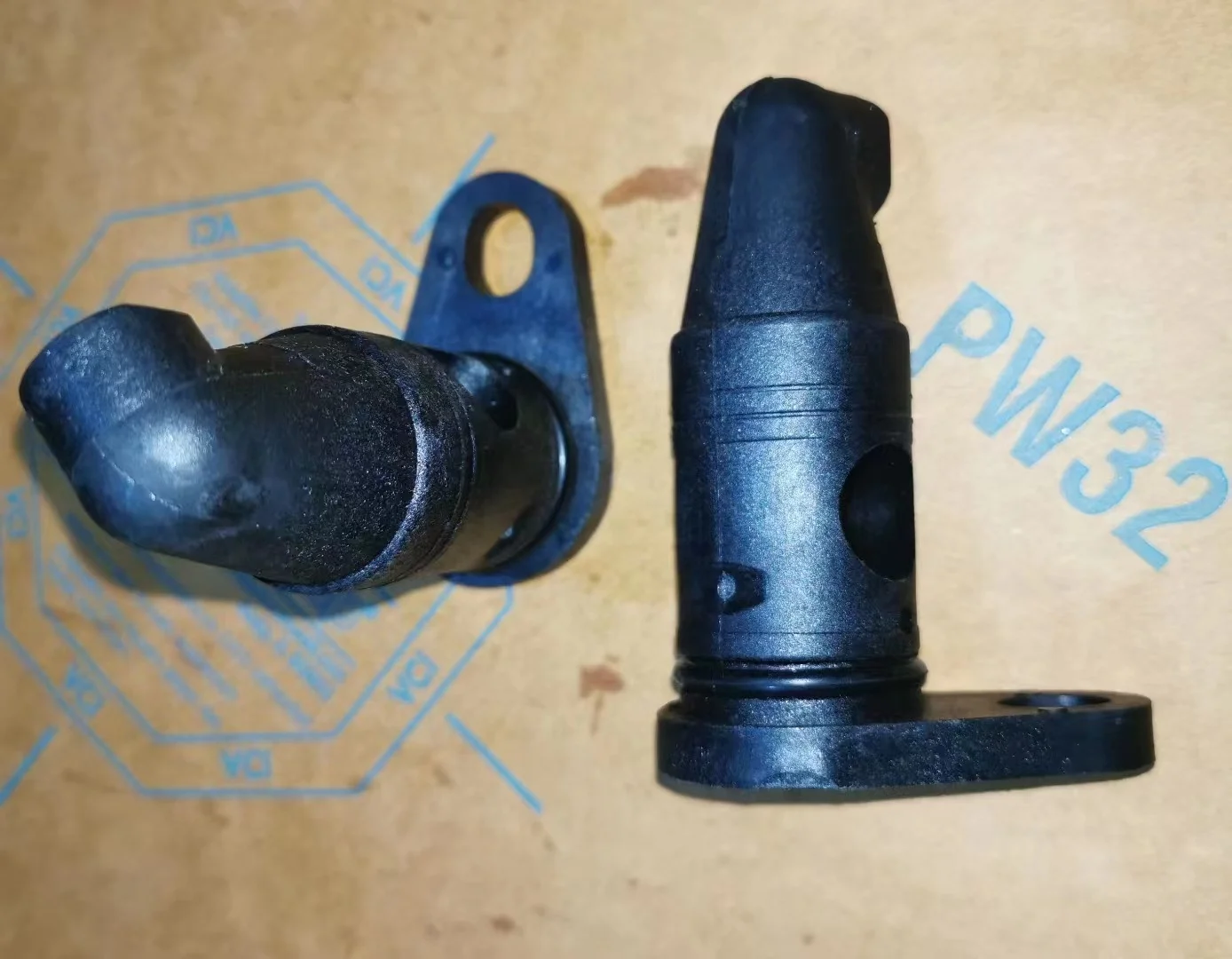 Piston cooling nozzle 4058947 3082522 3068526 Suitable for Cummins  N14 engine