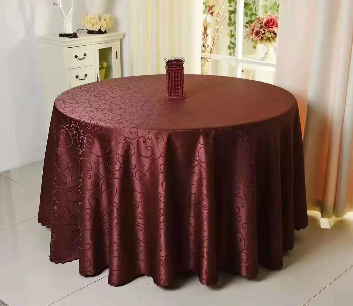 China factory special polyester crochet solid color washable tablecloth for hotel round table