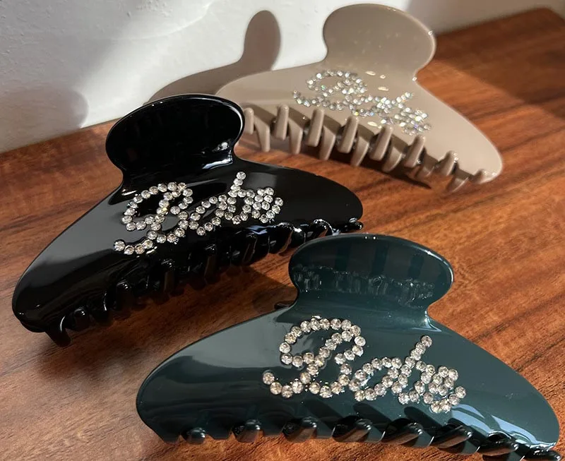 High Quality Rhinestone Letters Babe Acrylic Acetate Hair Claw Clip 11Cm Diamond Barrettes Women Shark Clips Hairpin Accessories