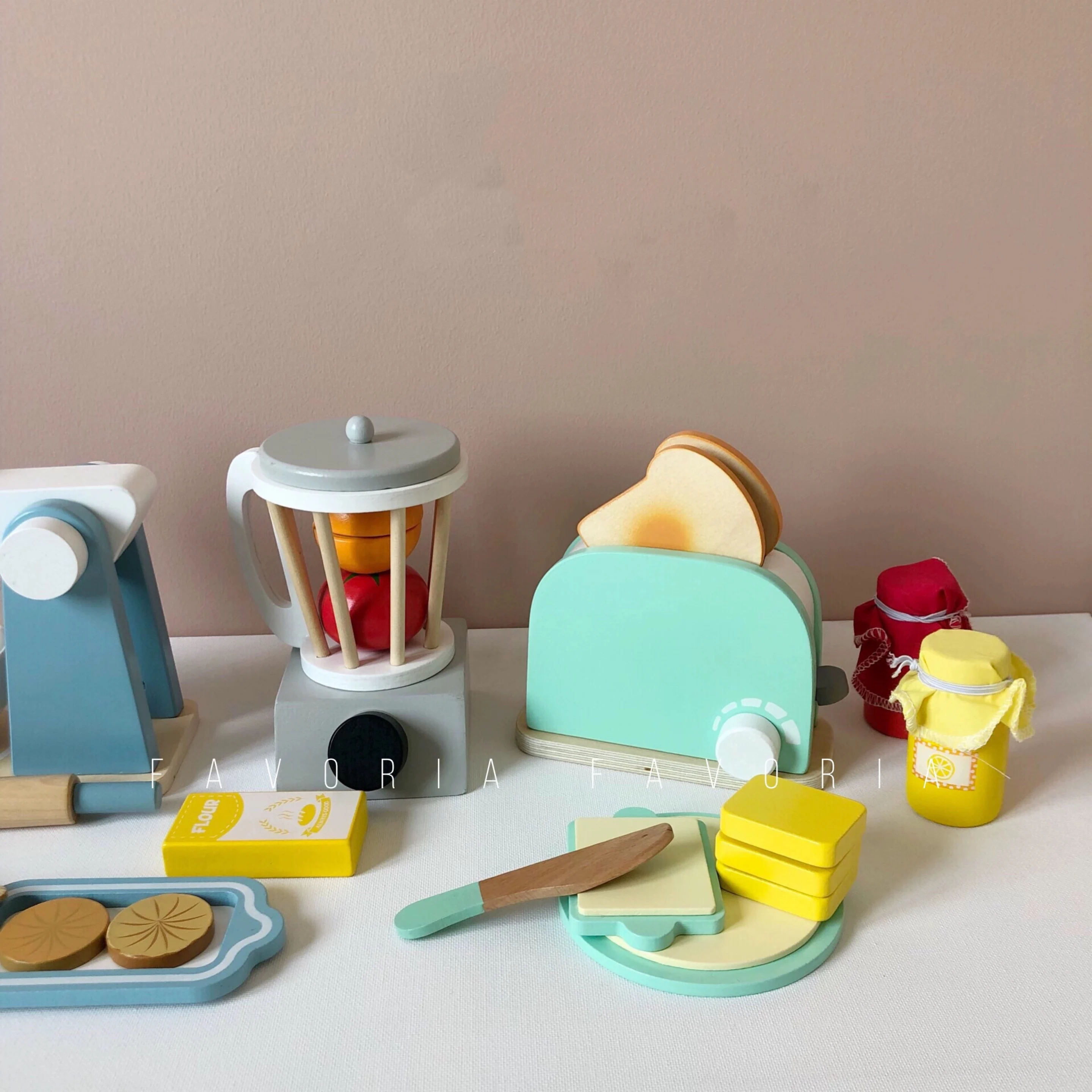 
2020 New arrive kids pretend play cooking game wooden bread maker coffee machine blender baking kitchen set toys for boys girls 
