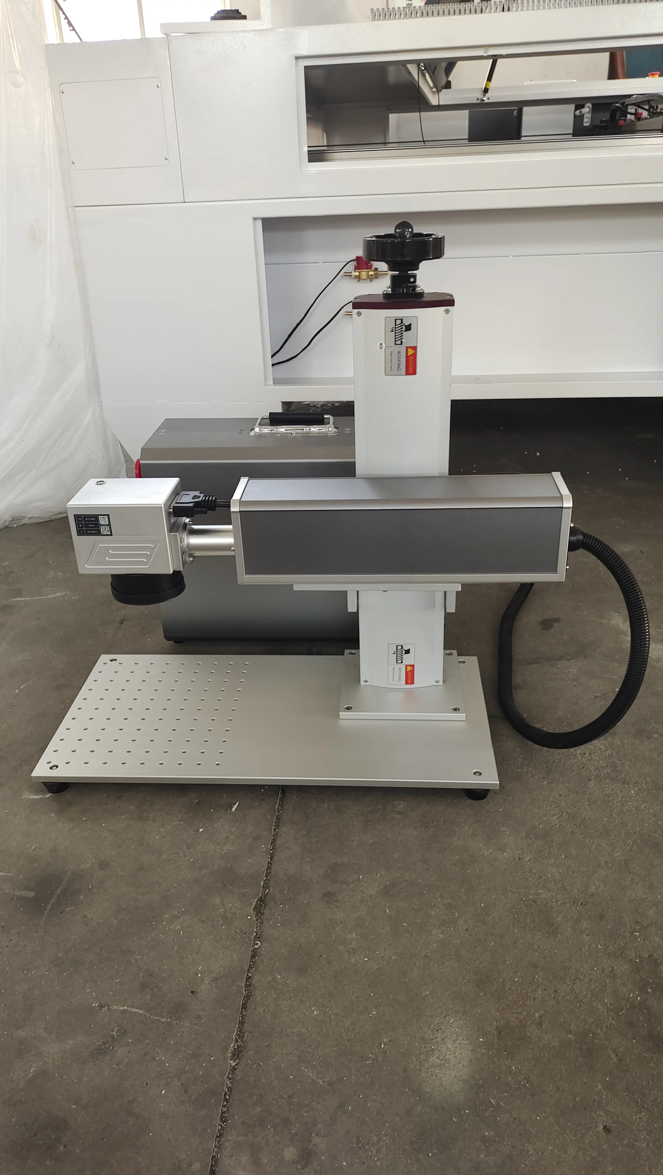 Entry Level 20w Fiber Laser Marking Machine 300*300mm Size Lens SG7110 Scan Head EZCAD Control Double Red Dots 80MM Rotatory