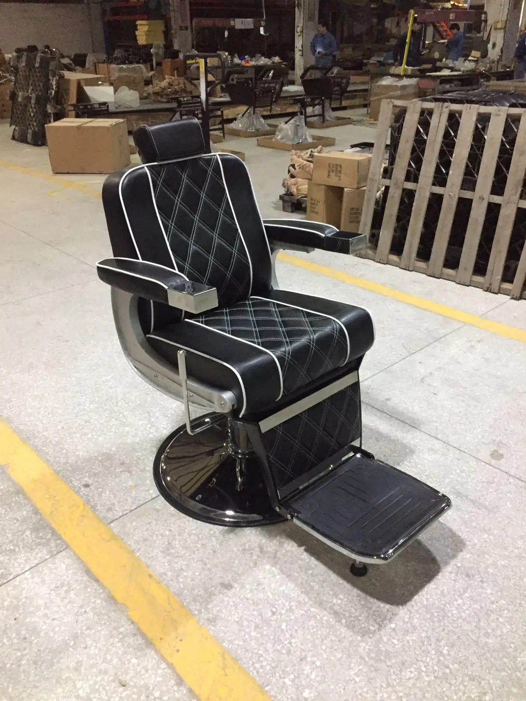 Black Classic Shape Hydraulic Barber Chair Leather Diamond Pattern Embroidery Salon Furniture Hairdresser Barber Chair