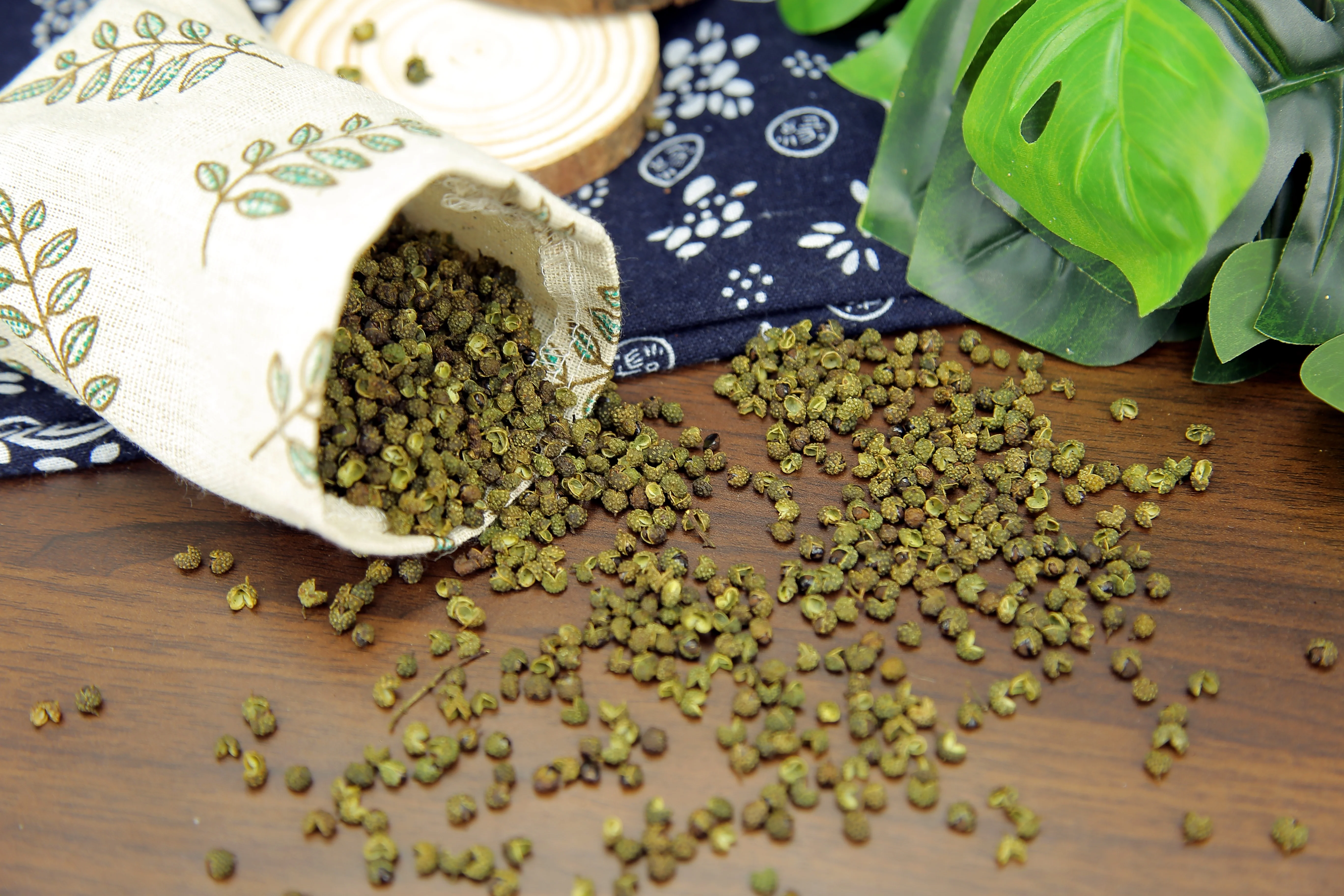 OEM Wholesale Factory Low Price Sichuan Peppercorns For Cooking Condiments High Quality Peppercorns