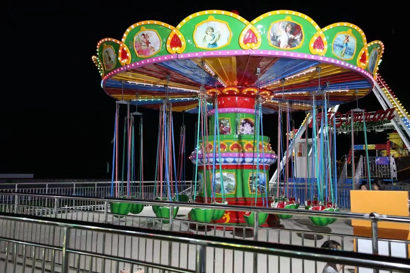 Outdoor Amusement Park Commercial 24 seats Luxury  Adult kid rides on Rotate Swing Chair Customization Rides for sale