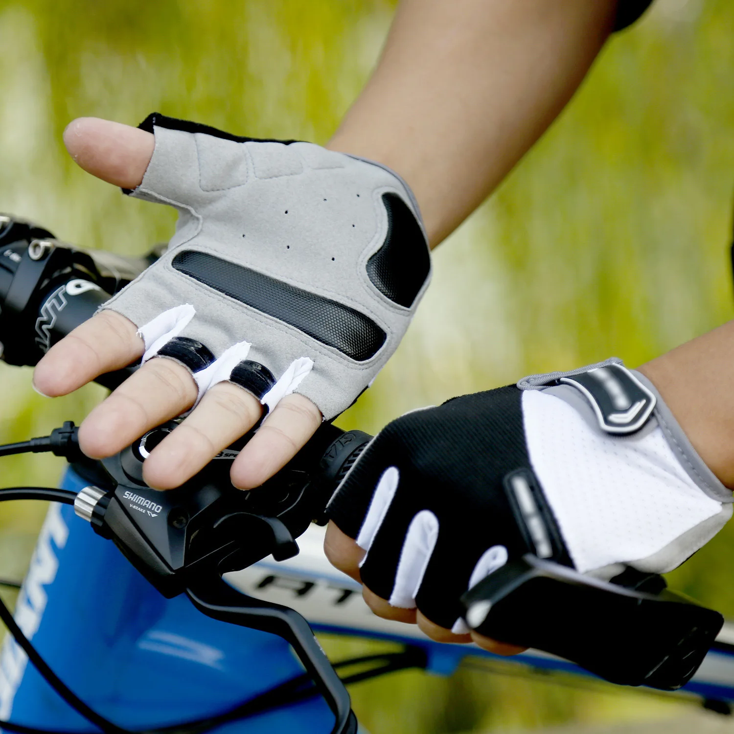
Cycling Gloves Half Finger Outdoor Mountain Bike Riding Gloves Sports Mountaineering Travel Fitness Gloves 