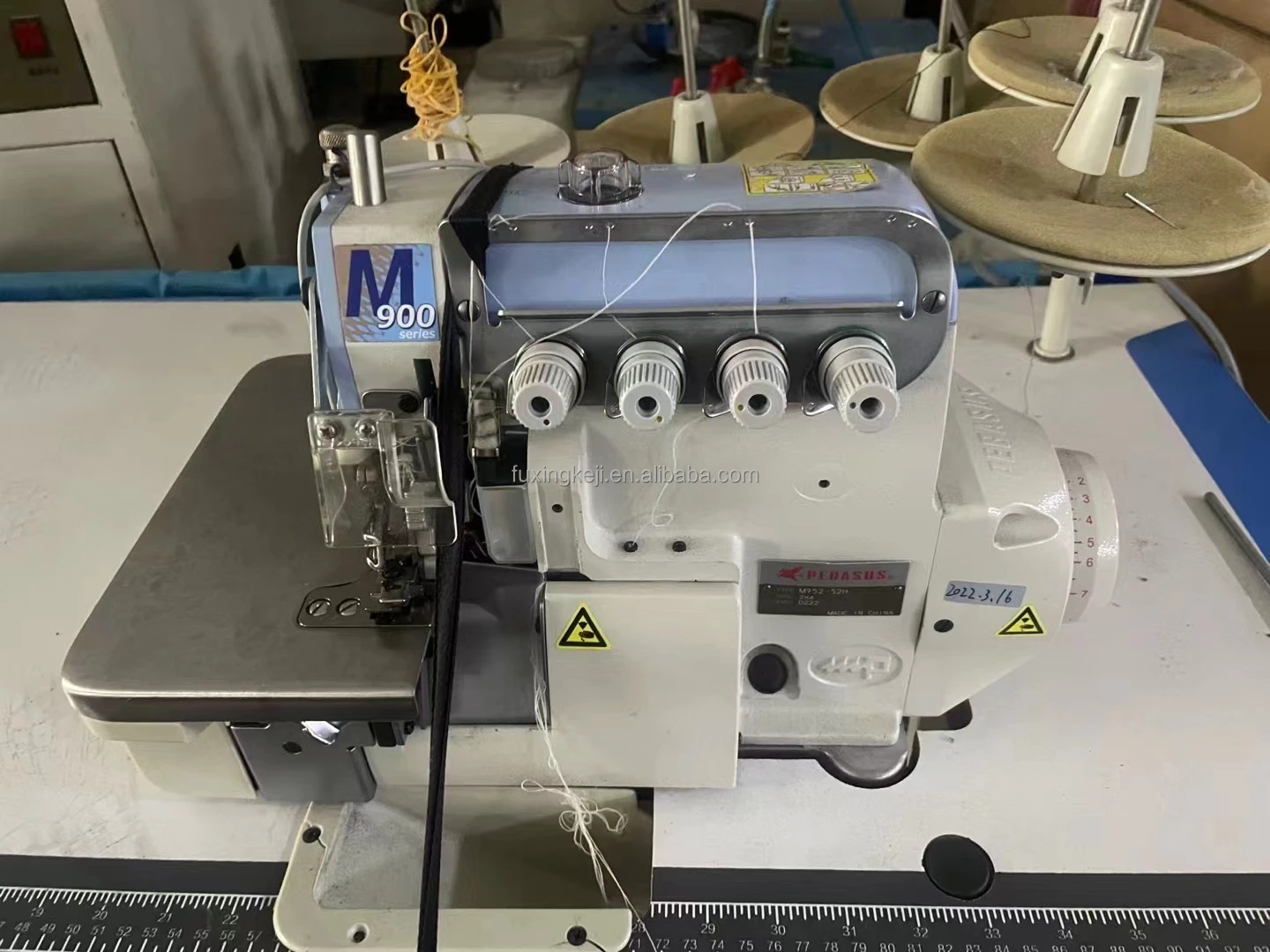 Used pegasus M900 5 thread overlock sewing machine overlocker industrial clothing heavy weight material  sewing machine
