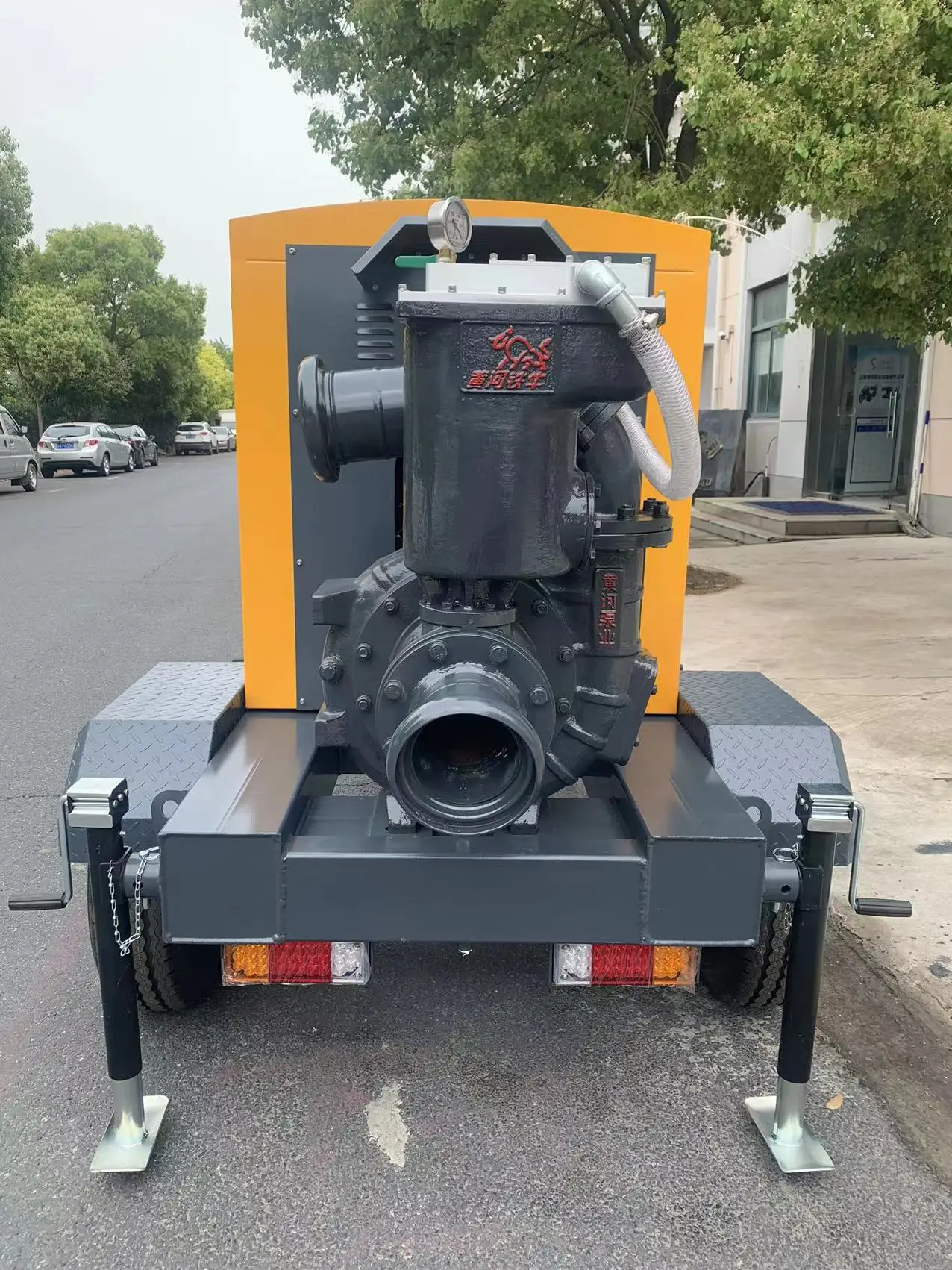 Diesel engine vacuum priming pump for large displacement mine engineering